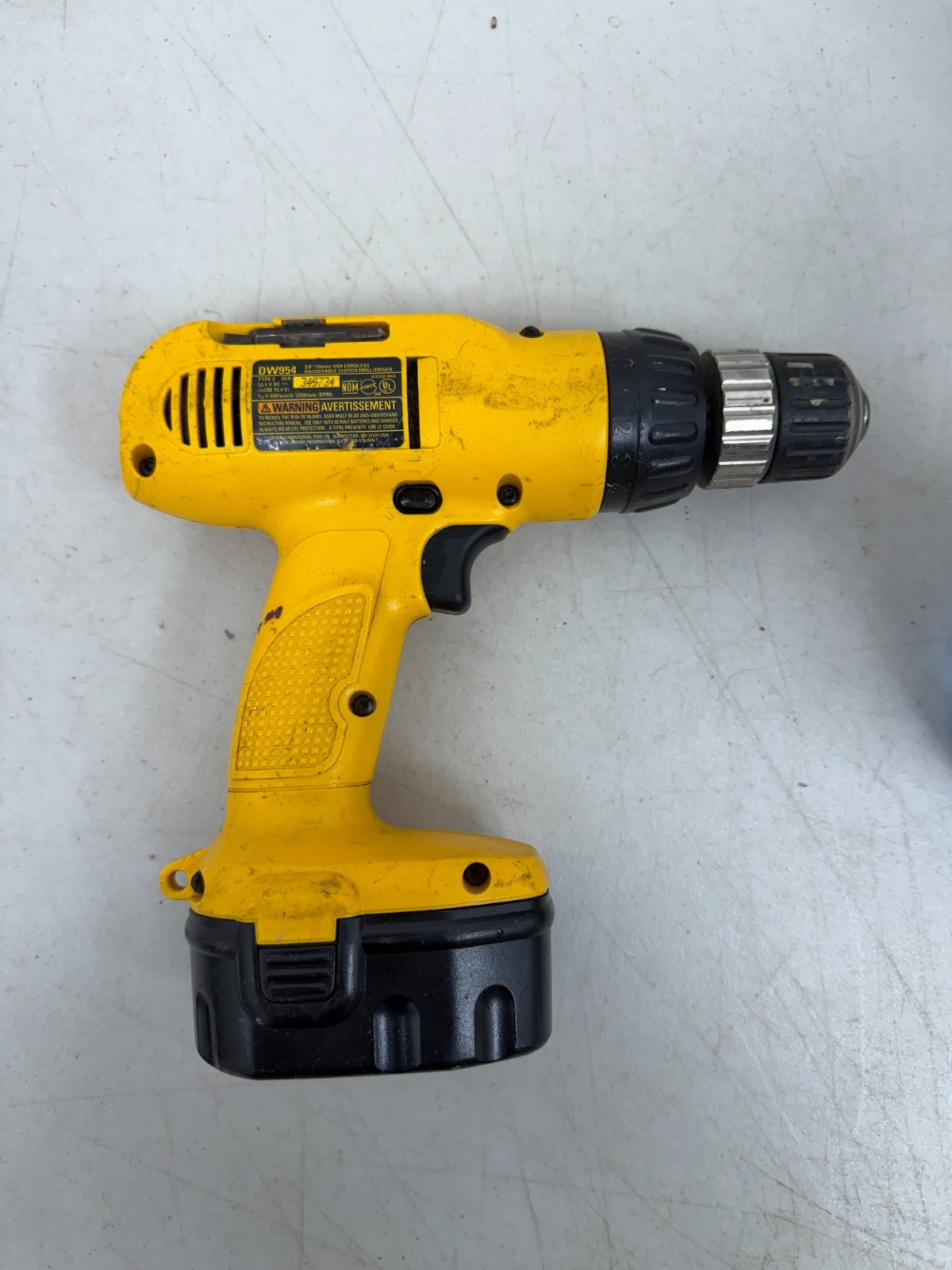 DEWALT DW954 DRILL W/CASE and battery included