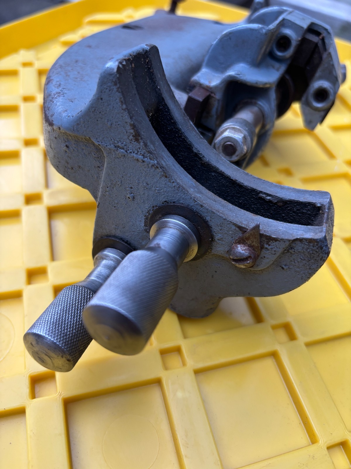 Delta Rockwell Milwaukee 14&Prime; Band Saw Lower Blade Guide Block & Trunnion Support