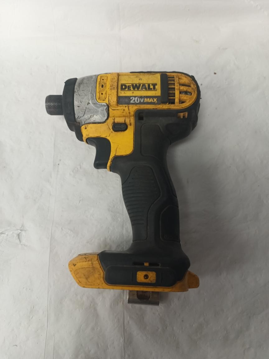 DEWALT DCF885 (BATTERY NO CHARGER) (P23012442)