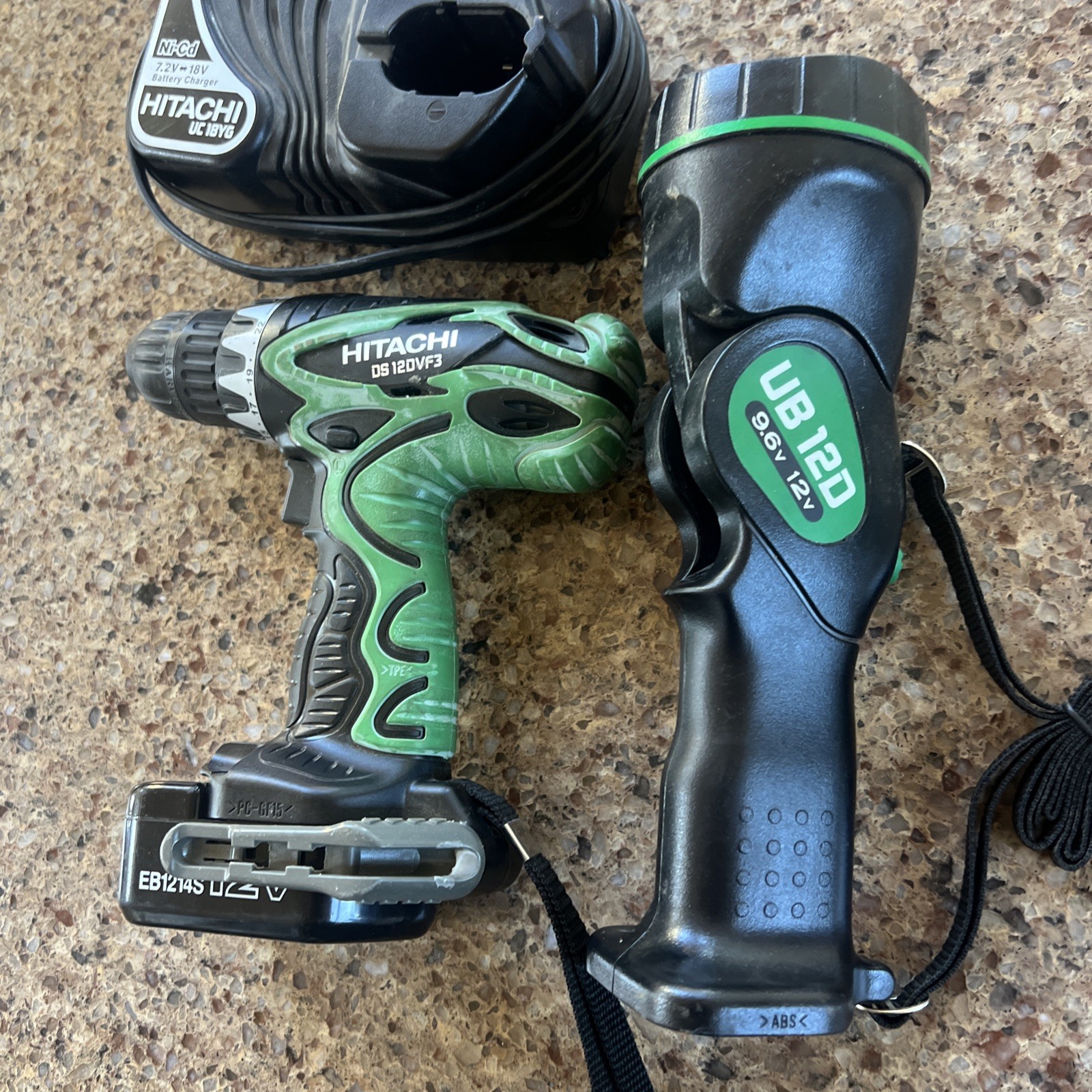 Hitachi DS 12DVF3 12V Cordless Drill/ Light UB 12D W Charger And 1 Battery Works