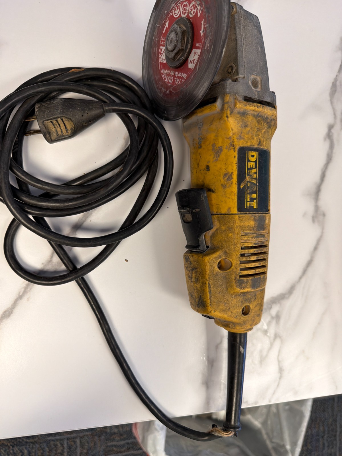 DEWALT DWE402 4-1/2 inch 120V Corded Angle Grinder (115mm)