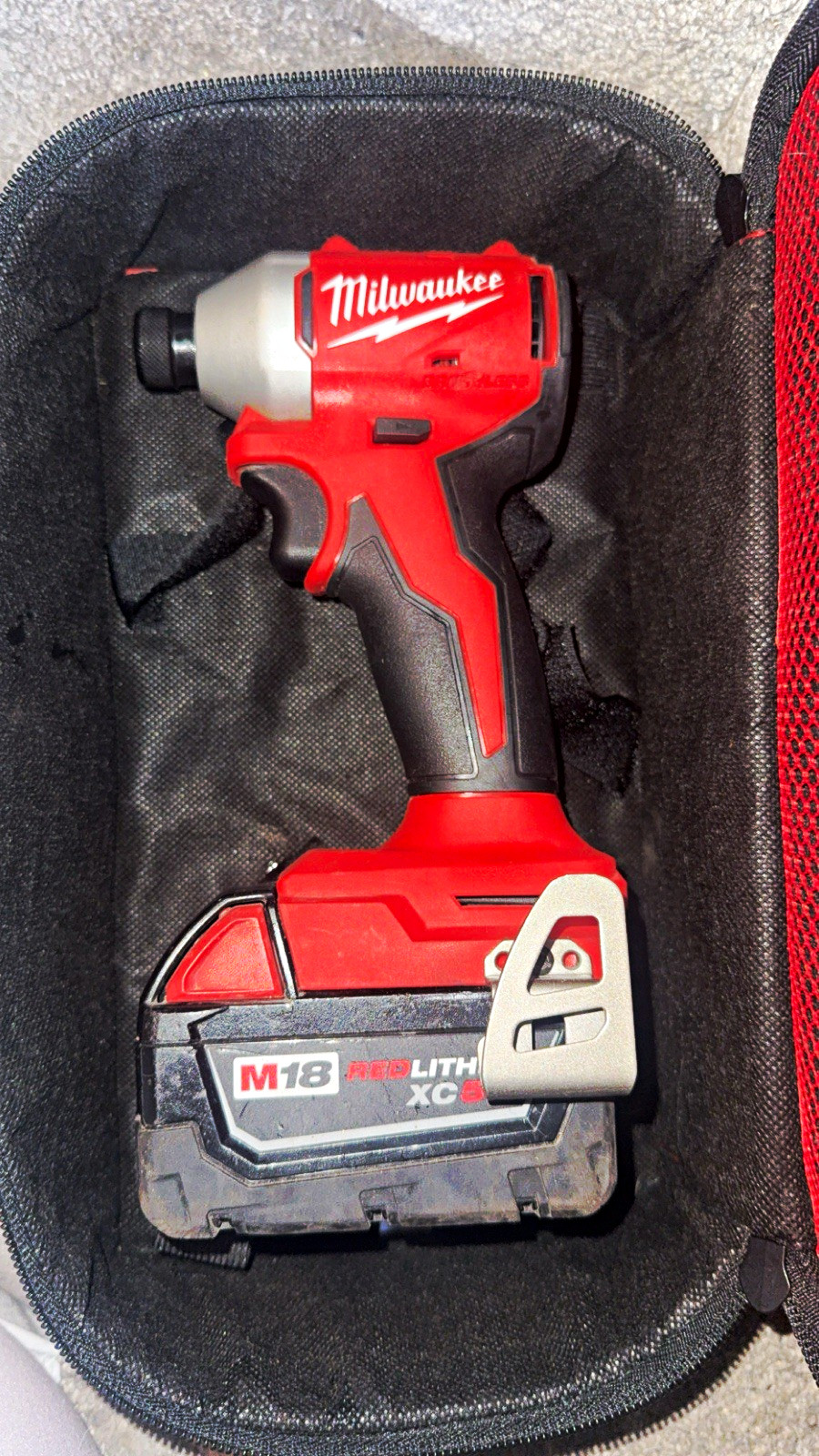 Milwaukee M18 Brushless 1/4&Prime; Hex Impact Driver 18V Li-Ion 5.0Ah Battery