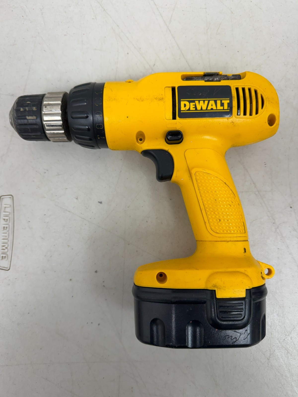 DEWALT DW954 DRILL W/CASE and battery included