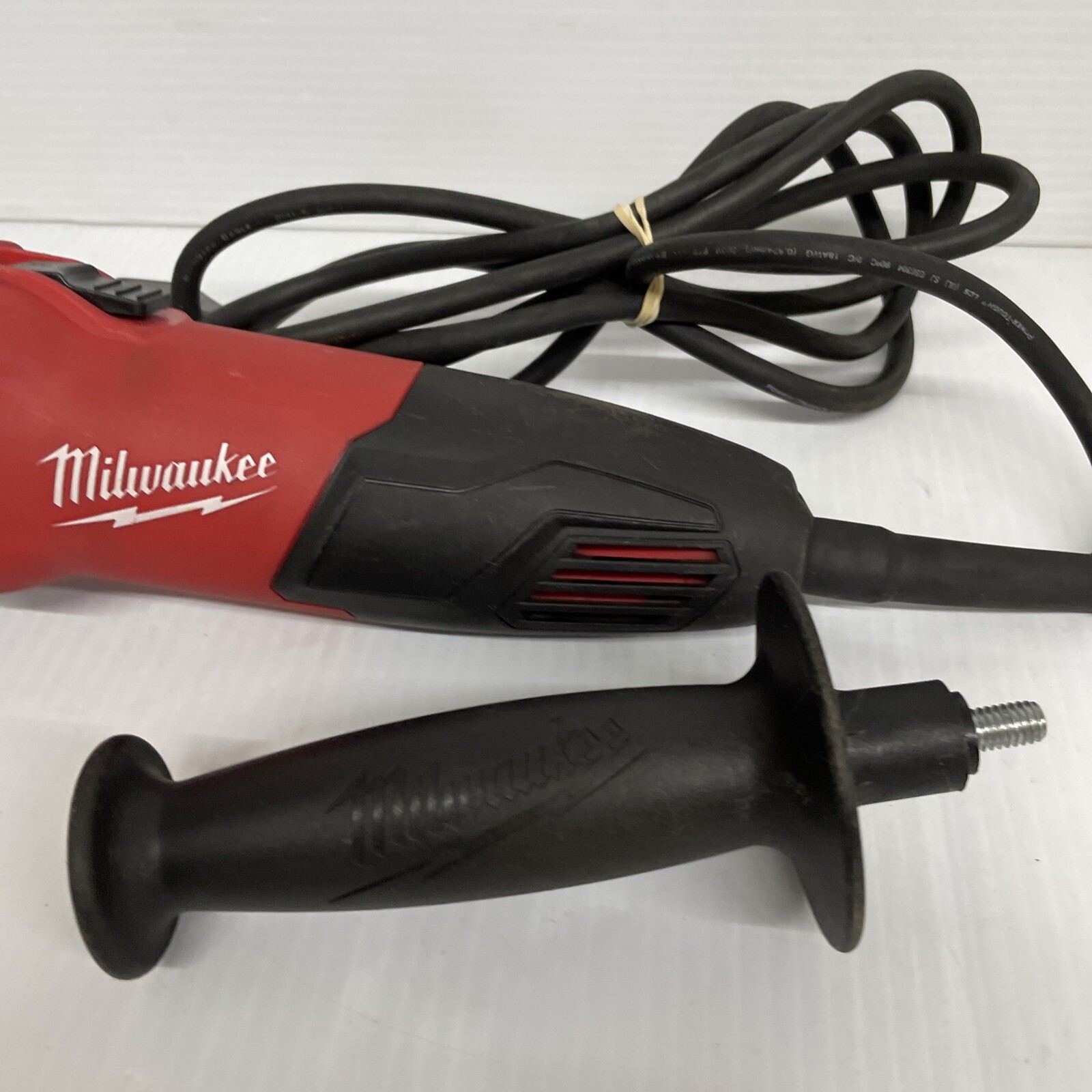 Milwaukee 6130-33 120V 4.5 inch Angle Grinder W/ Auxiliary Handle – Pre Owned
