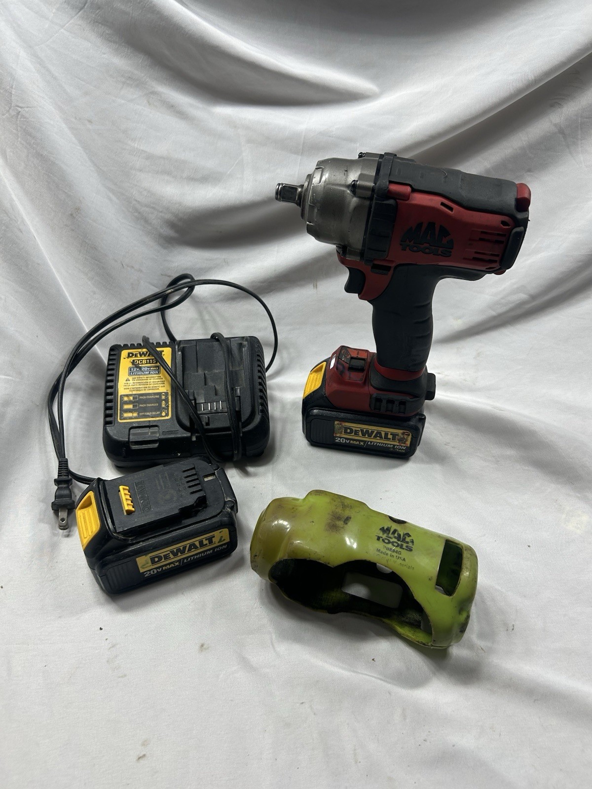 Mac Tools MCF894 20V MAX Brushless 1/2&Prime; Mid-Torque Cordless Impact W/2 Batteries