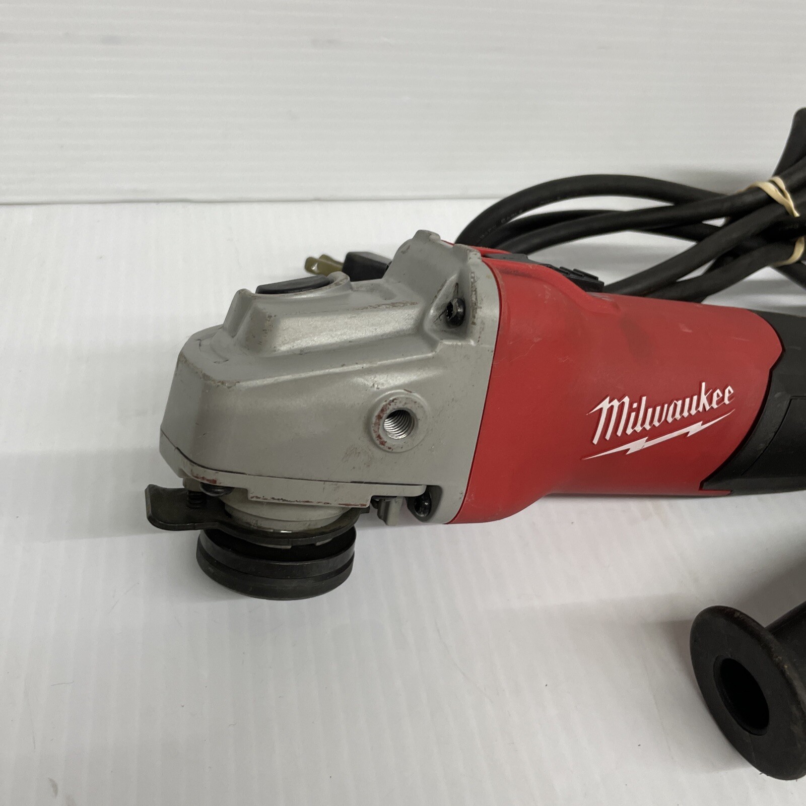 Milwaukee 6130-33 120V 4.5 inch Angle Grinder W/ Auxiliary Handle – Pre Owned