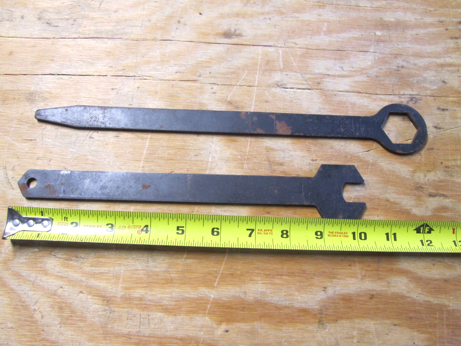 1-1/16&Prime; Box & 5/8&Prime; Open End Craftsman Radial Arm Saw Blade & Shaft Wrenches