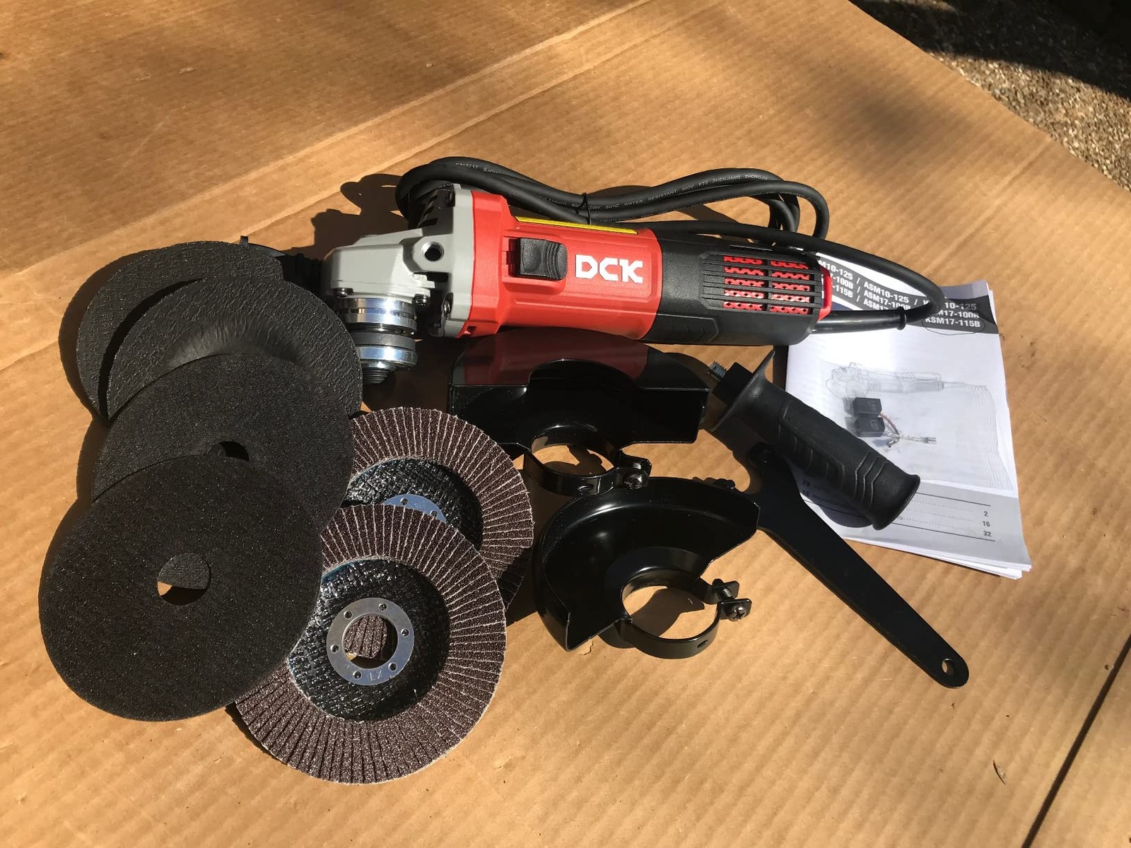 Angle Grinder, 4-1/2-Inch, 6.7Amp Cut off Tool Grinder, 11,800 RPM with 2 Safety