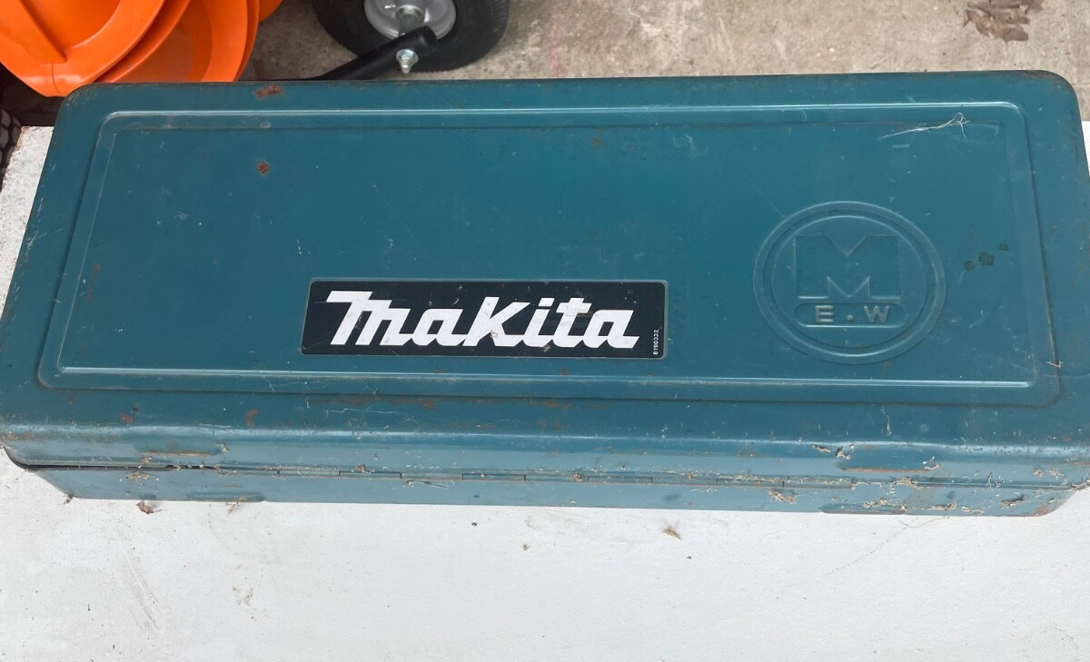 Vtg Makita JR3000V 6 Amp Variable Corded Speed Reciprocating Saw w/ Metal Case