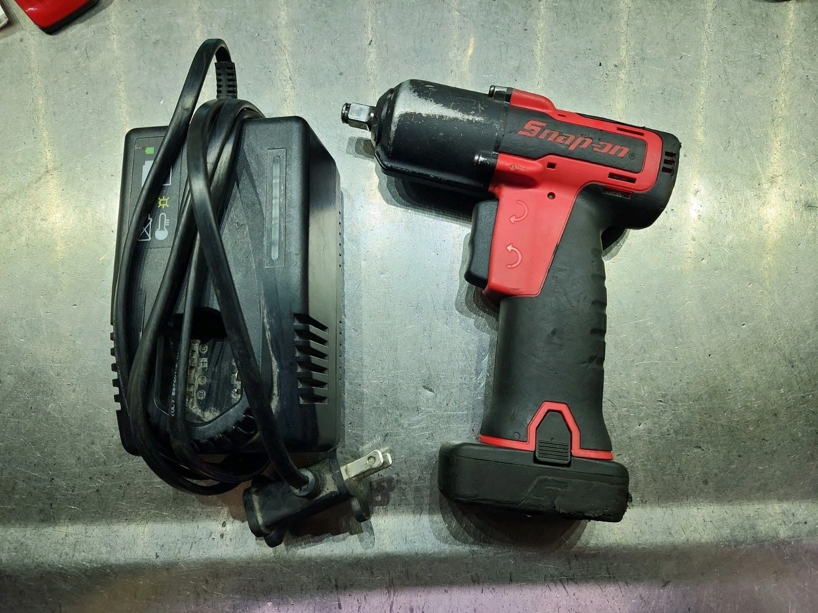 Snap On CT761A 14.4V 3/8&Prime; Impact Wrench With Battery And Charger