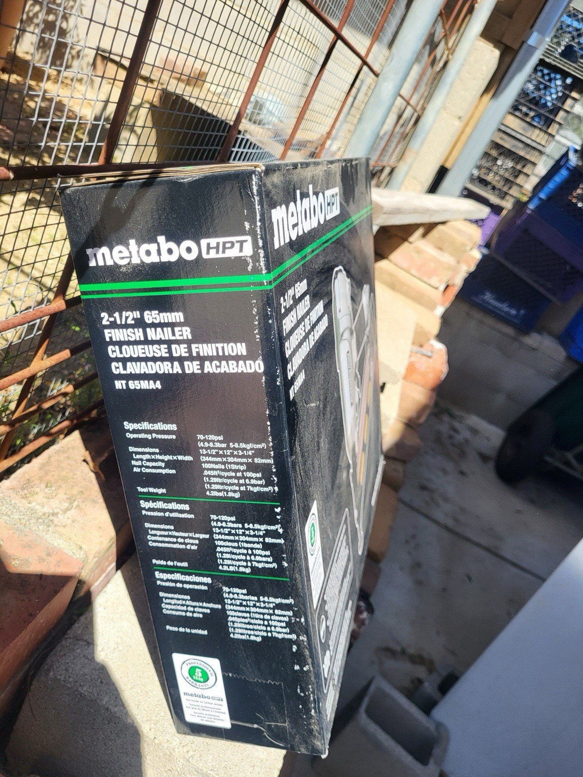 Metabo HPT NT65MA4 Pneumatic Finish Nailer 2-1/2 in Silver Black 4.2 lbs 12.4&Prime;