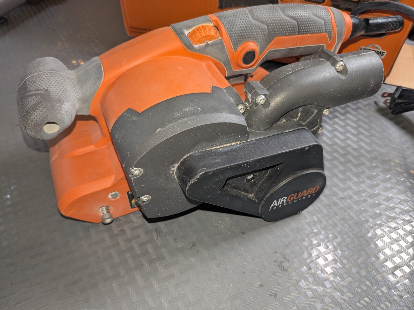 RIDGID 6.5 Amp Corded 3&Prime;W x 18&Prime;L Variable Speed Belt Sander AIRGUARD Tech R27401