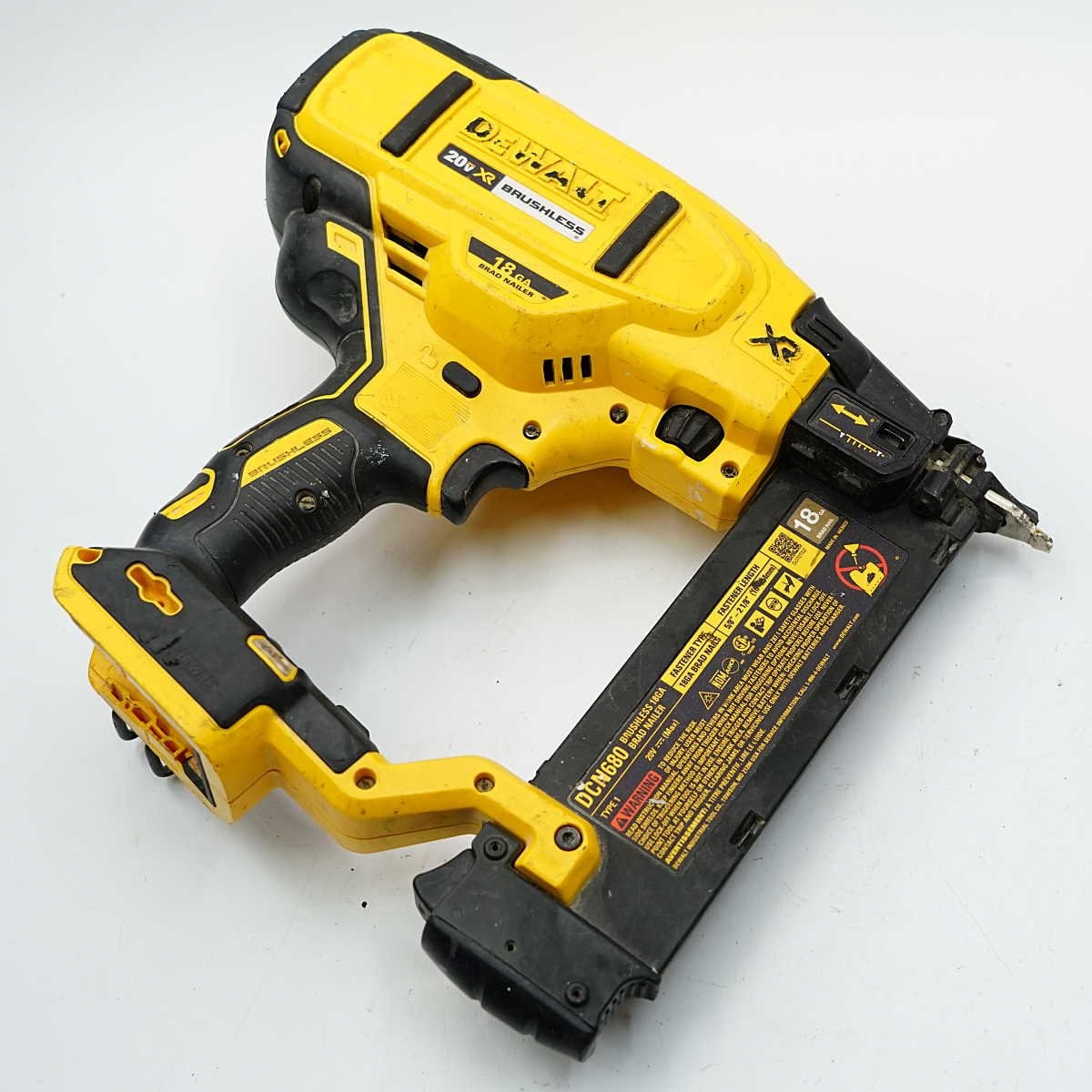 DeWalt DCN680 20V MAX XR 18 Gauge Cordless Brad Nailer *WORKS W/ISSUES! READ!*