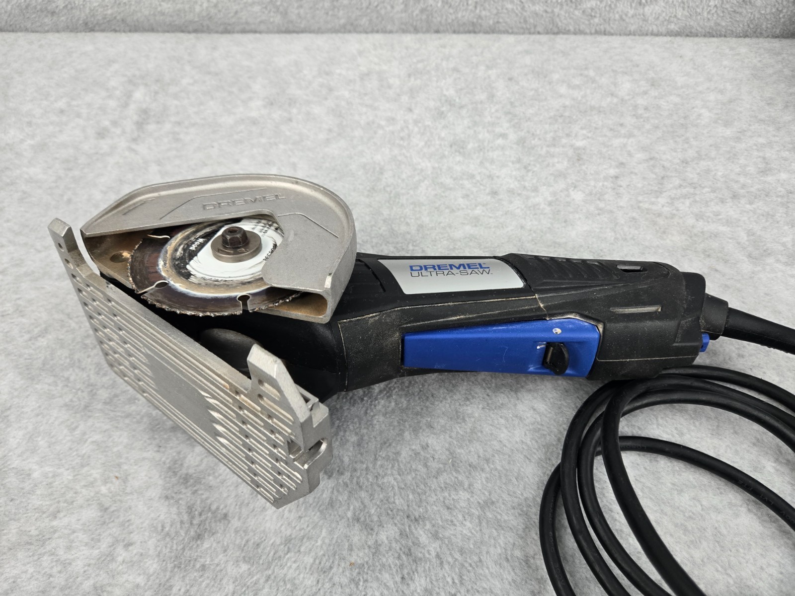Dremel Ultra Saw US40 FO13US 4000 Bundle *Broken Depth Adjustment Lever*