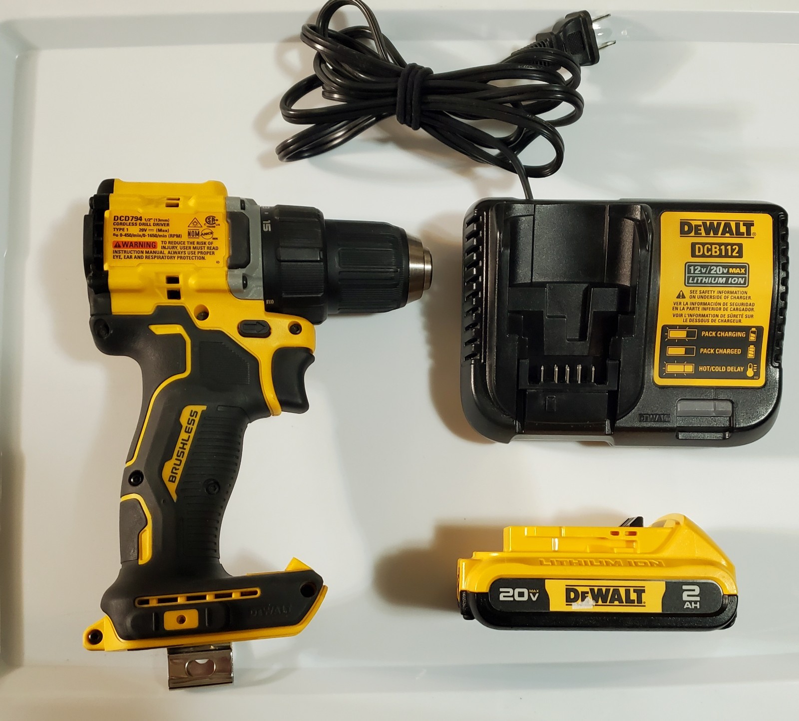 DEWALT ATOMIC 20V Max Brushless 1/2&Prime; Drill DCD794 Kit W/ Battery & Charger