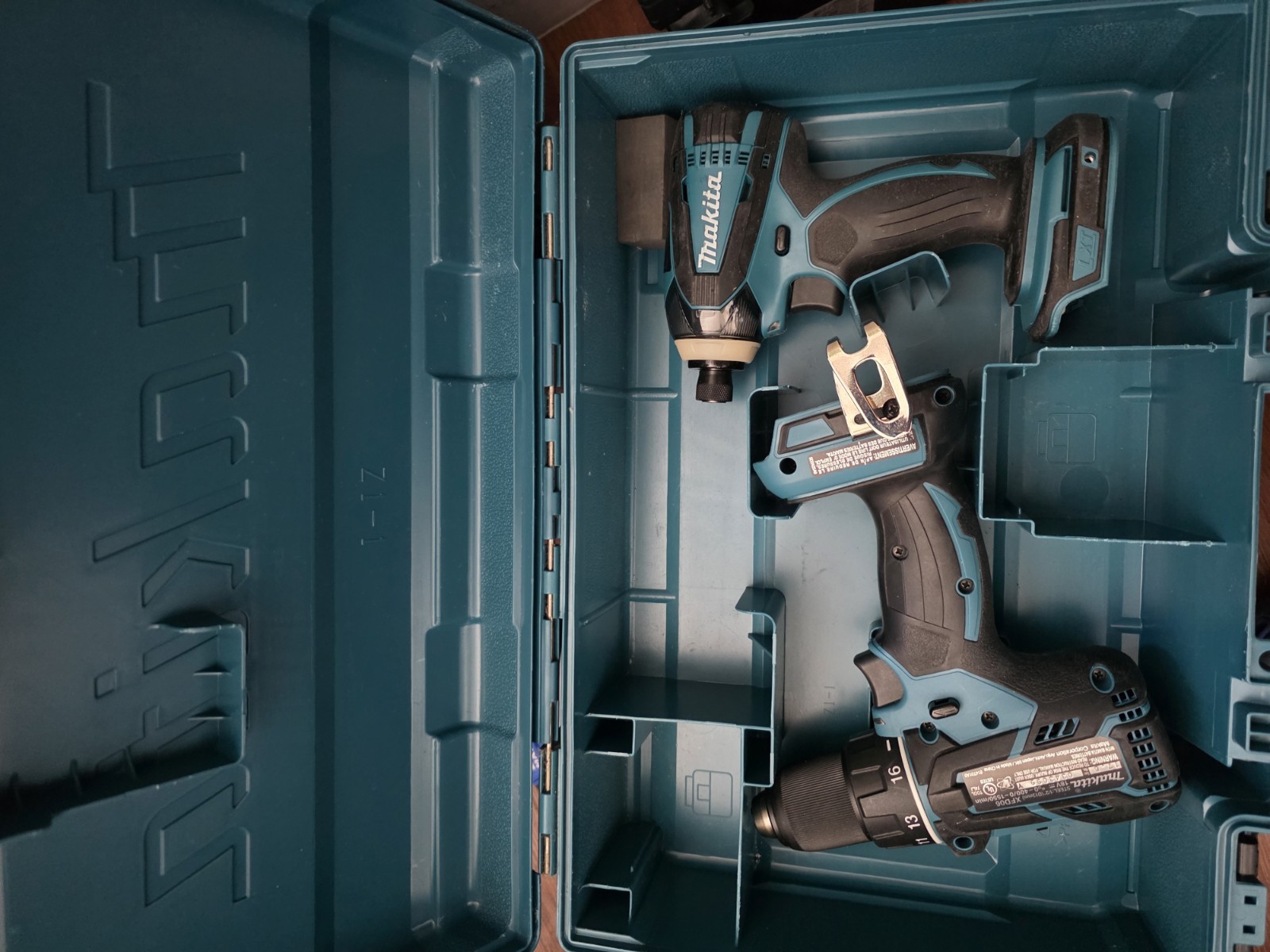 MAKITA XDT04 18V 18 VOLT LXT LITHIUM-ION IMPACT DRIVER LXDT04 BL1830