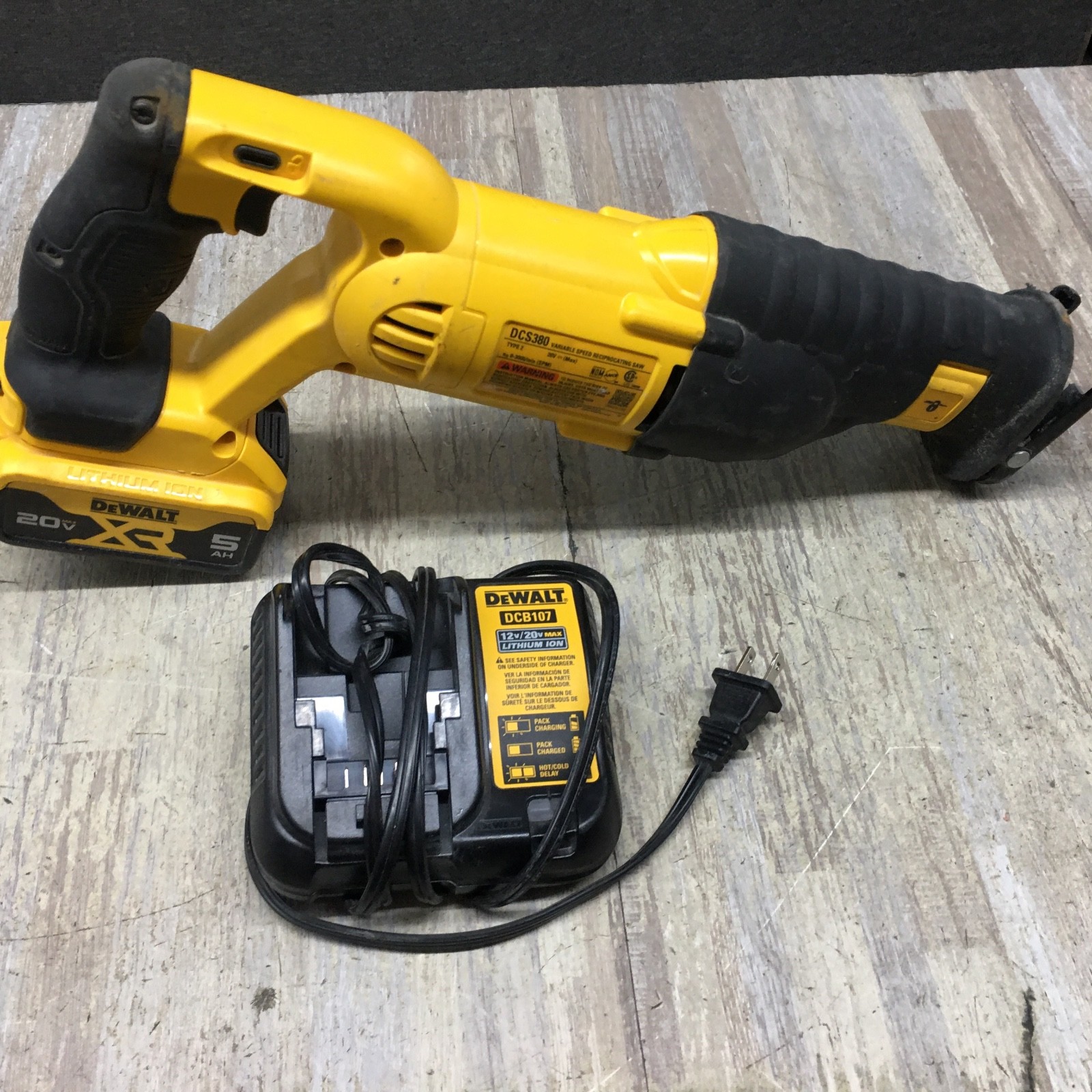 Dewalt DCS380 20V Cordless Reciprocating Saw W/ 5.0 AH Battery DCB107 CHARGER