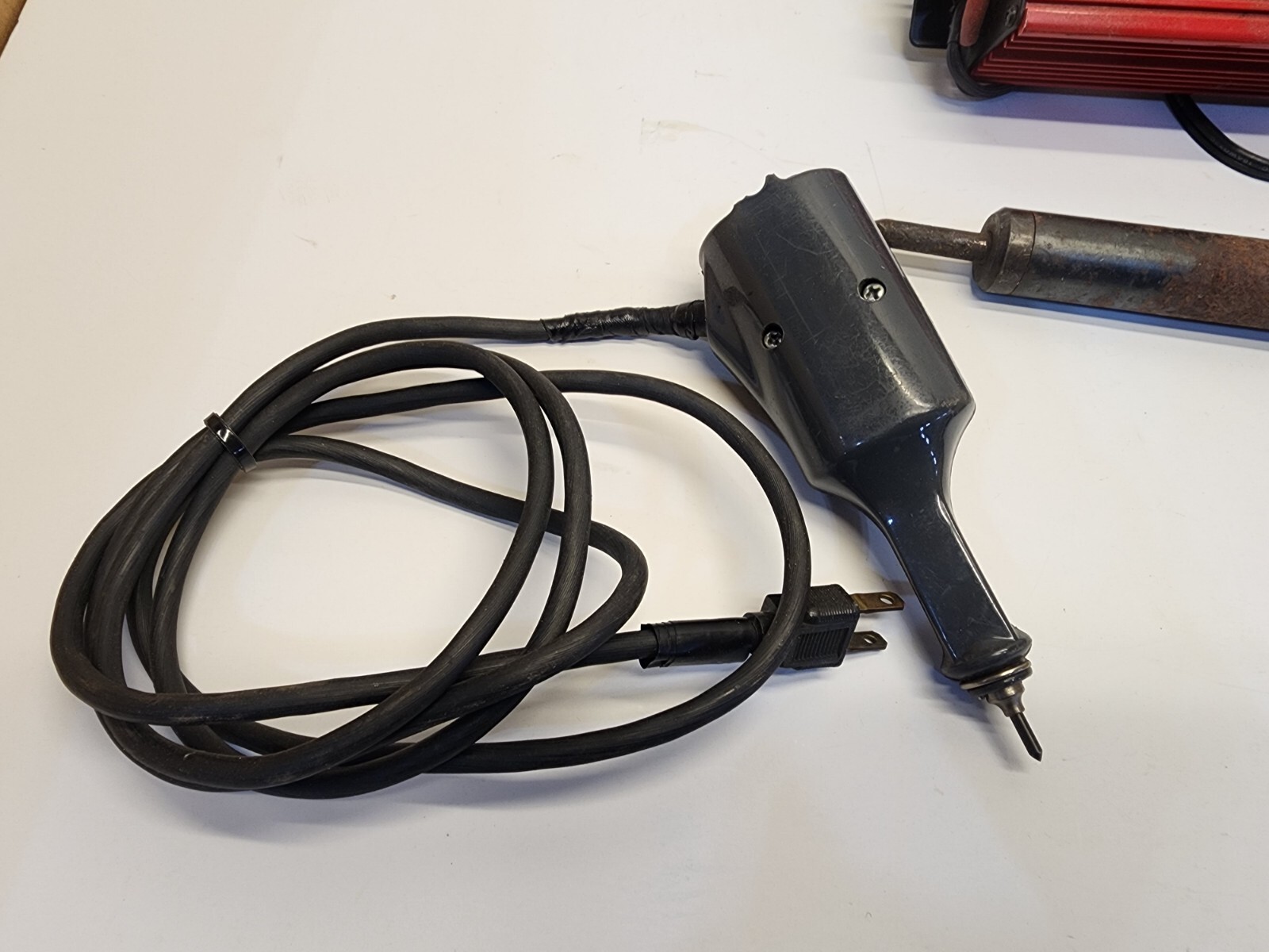 Lot of Vector 350 Watt 700 Peak Power Inverter, Dremel Electric Engraver, Solder