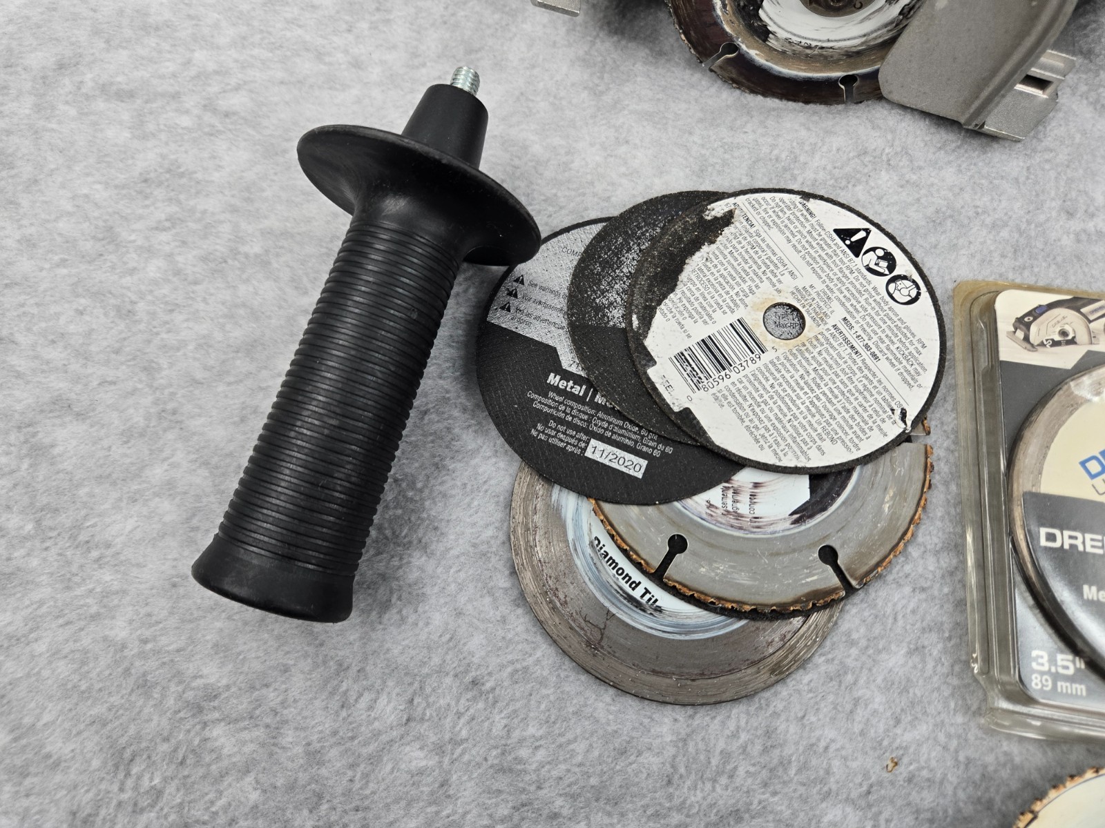 Dremel Ultra Saw US40 FO13US 4000 Bundle *Broken Depth Adjustment Lever*