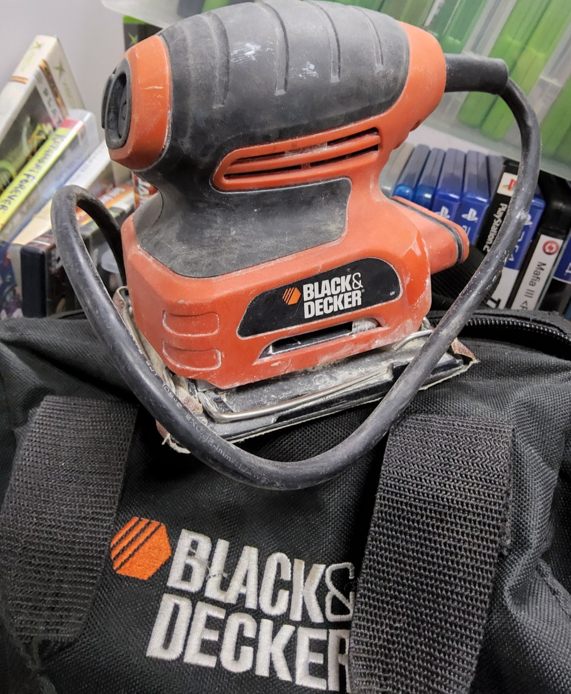 BLACK & DECKER 1/4 SHEET CORDED 2Amp FINISHING SANDER QS900 W/BAG WORKING