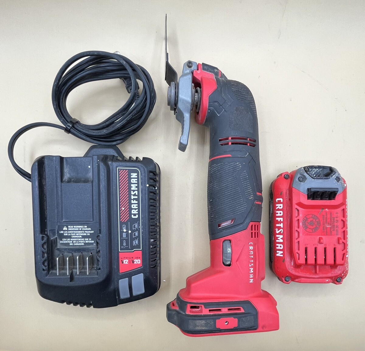 CRAFTSMAN CMCE500 20V MAX OSCILLATING MULTI-TOOL W/ BATTERY & CHARGE (MVP020734)