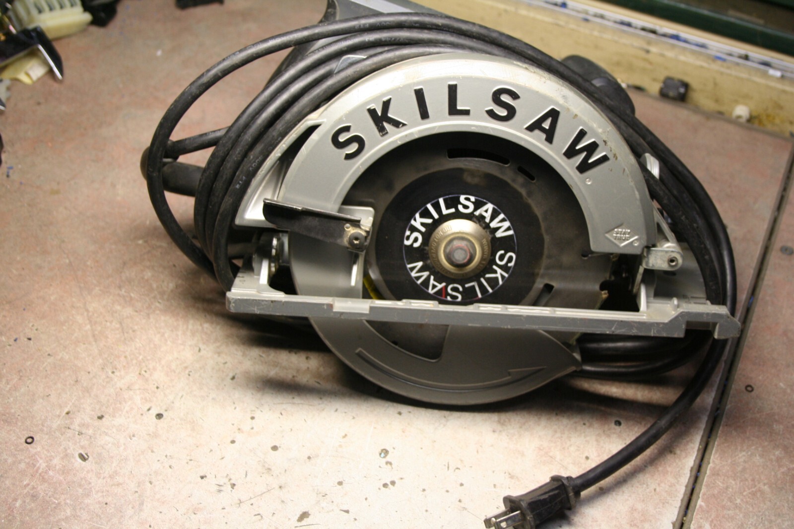 Skilsaw Sidewinder SPT67 W -01 with Magnesium platen in Original box