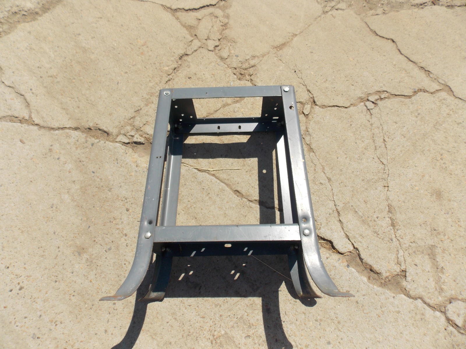 metal stand 24&Prime; tall 16&Prime; x 8&Prime; top from 14 ROCKWELL 28-200 BANDSAW band saw