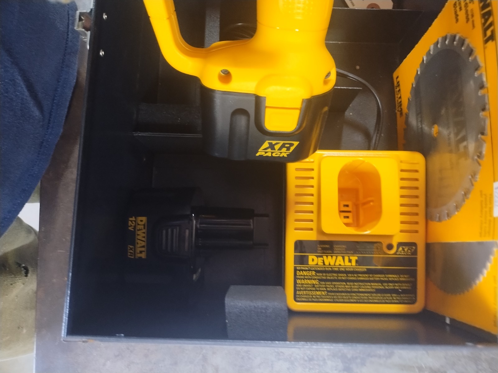 DEWALT DW930 12v Cordless 5 3/8 Trim Saw- Metal Case, Charger, 2 Batt., 4 Blades