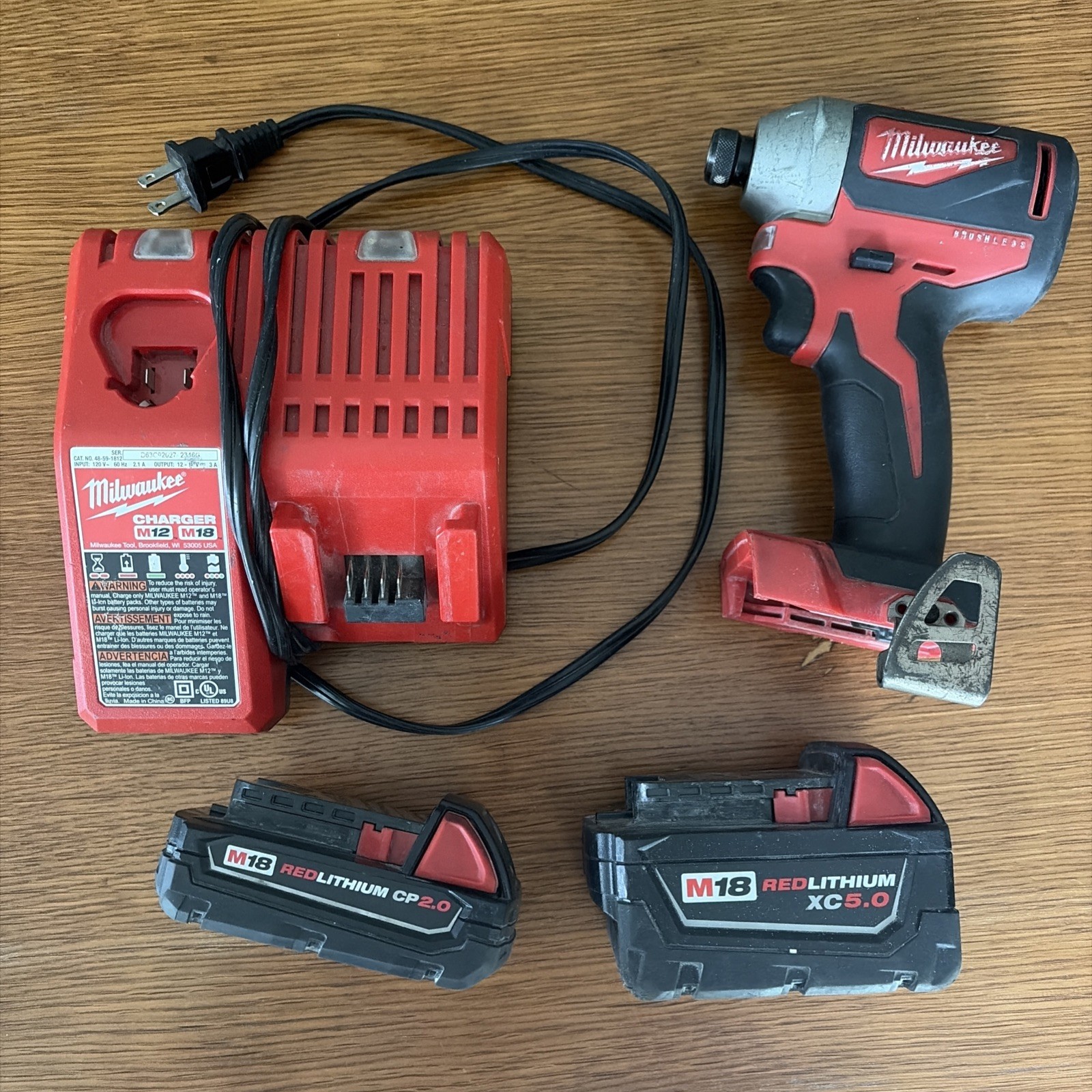 Milwaukee M18 18V 1/4 Hex Impact Driver 2820-20 With Two Batteries & Charge Base