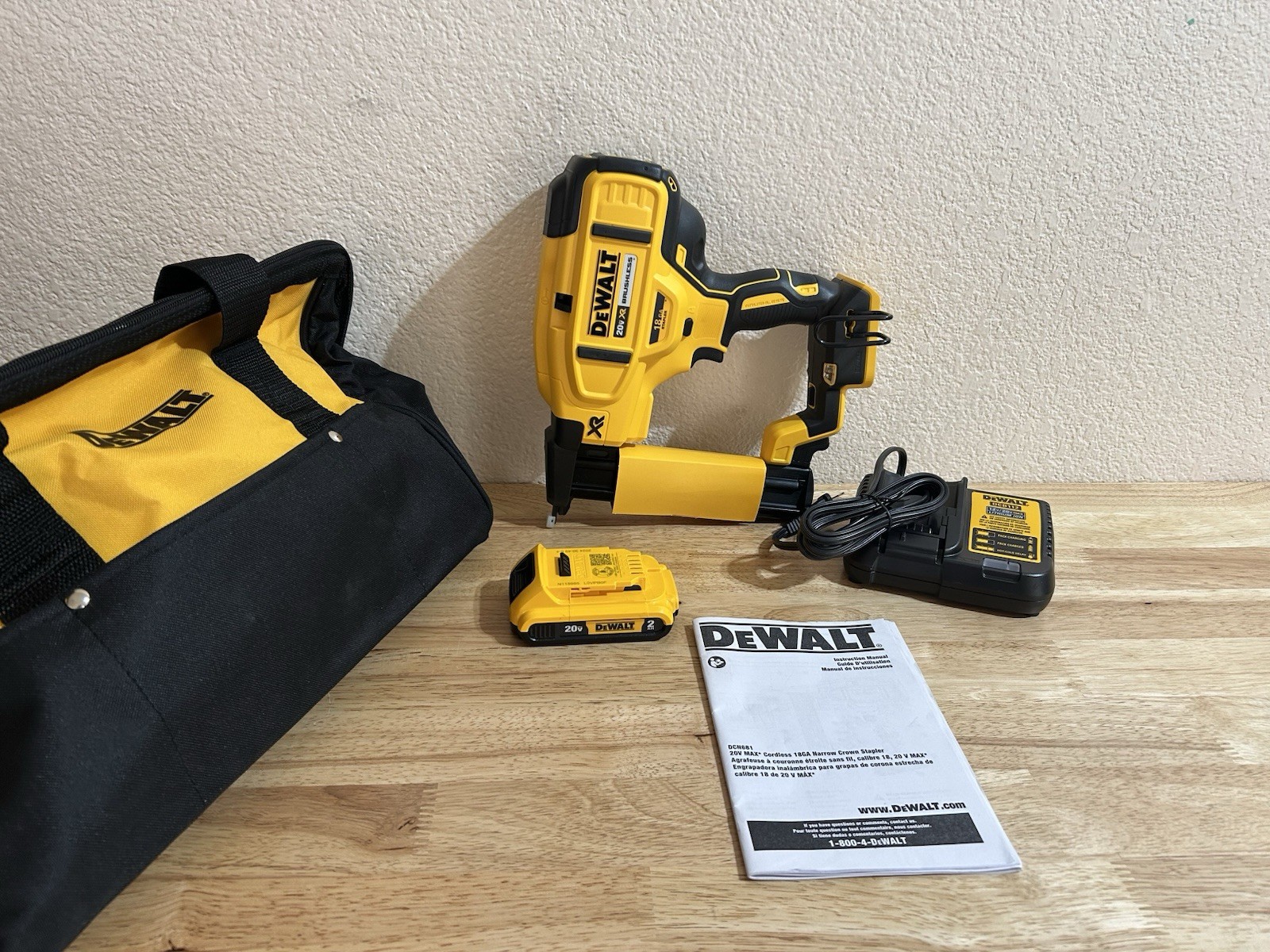 DEWALT 20V XR Cordless 18-Gauge Narrow Crown Stapler Kit With Battery And Charg