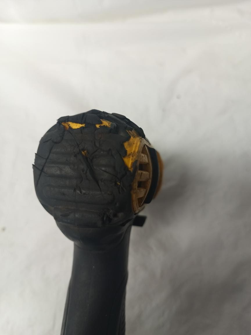 DEWALT DCF885 (BATTERY NO CHARGER) (P23012442)