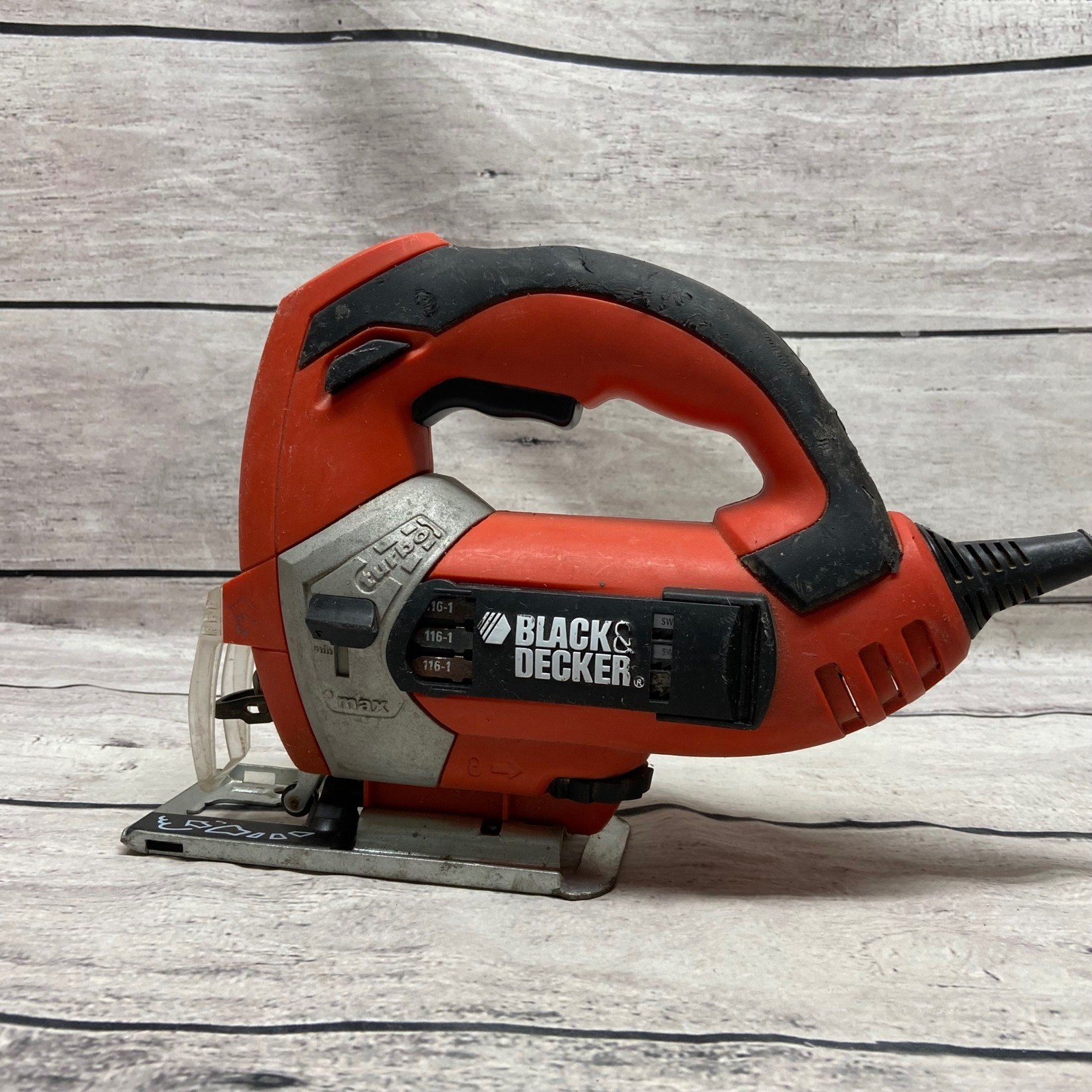 Black & Decker JS600 4.5 Amp Variable Speed Jigsaw Corded Electric Tool Red