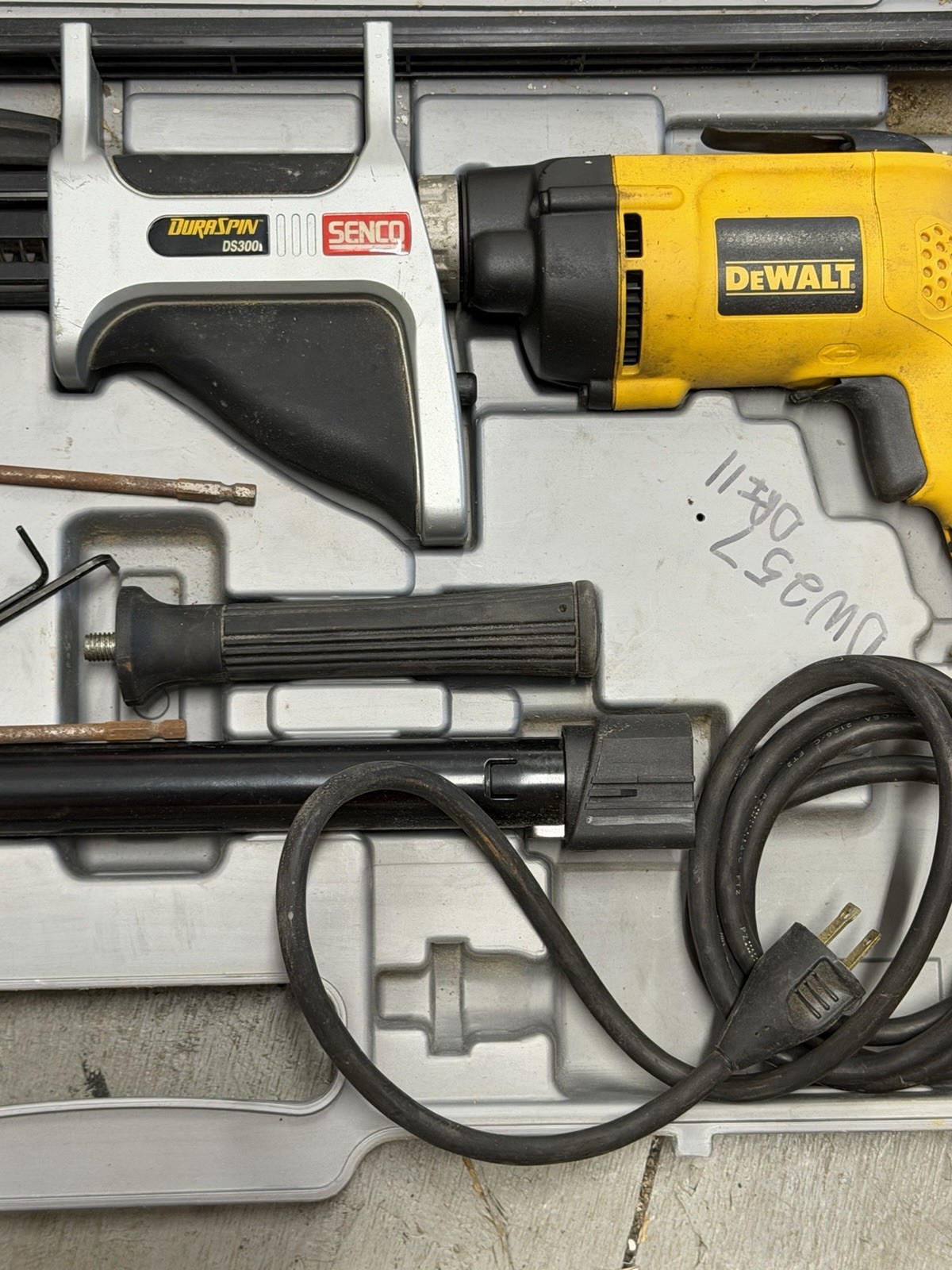 Senco DuraSpin DS300 Screw Fastening Attachment & Dewalt DW257 Screwgun