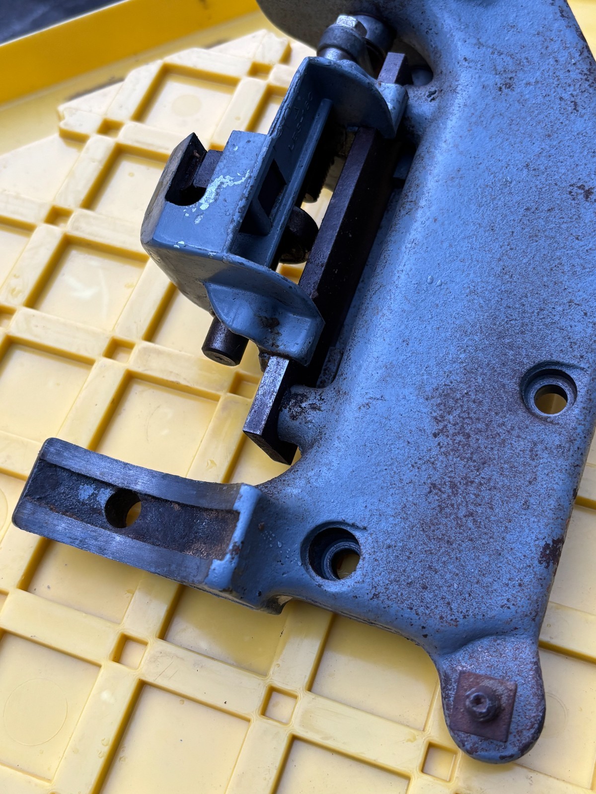Delta Rockwell Milwaukee 14&Prime; Band Saw Lower Blade Guide Block & Trunnion Support