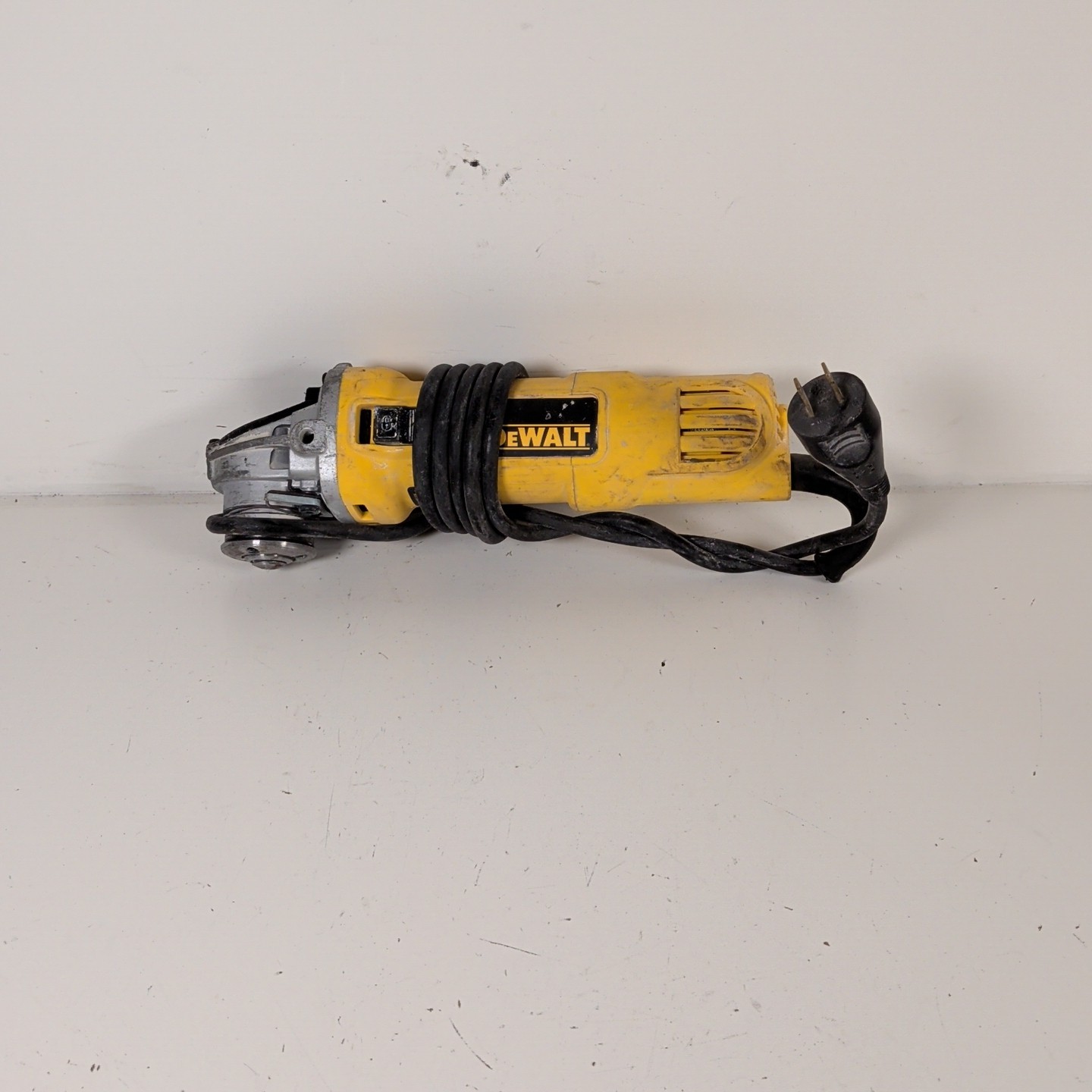 DEWALT DWE4011 18V Angle Grinder – FOR PARTS OR REPAIR!
