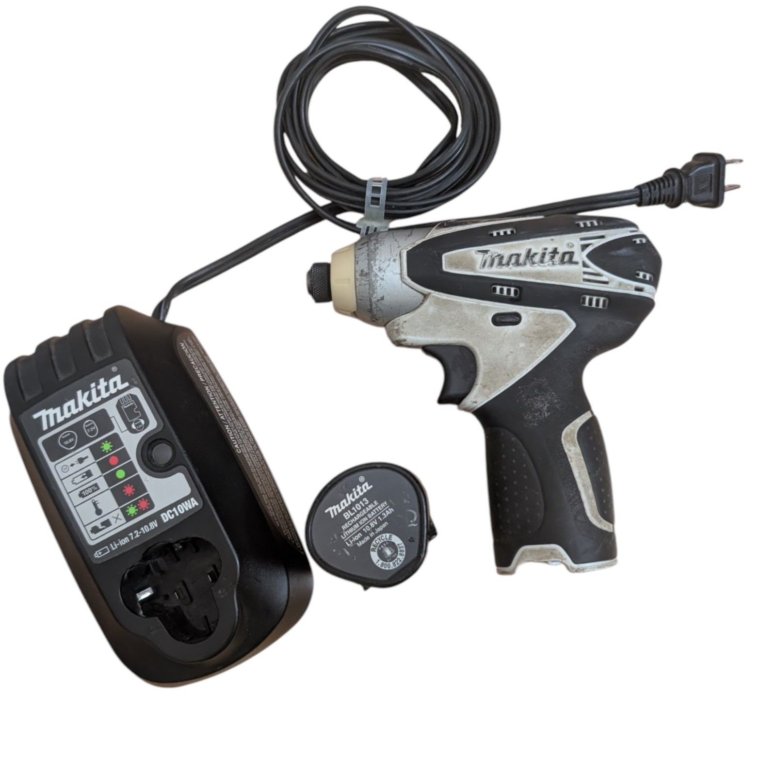 Makita DF030D Cordless 10.8V 1/4 » Hex Driver Drill Set