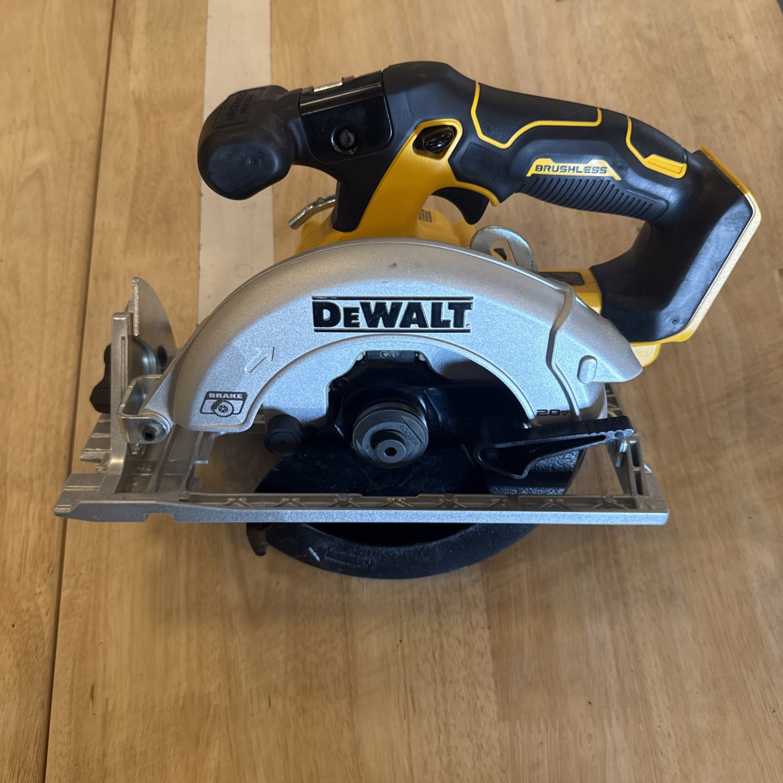 DEWALT Circular Saw 6-1/2” 20V MAX Brushless