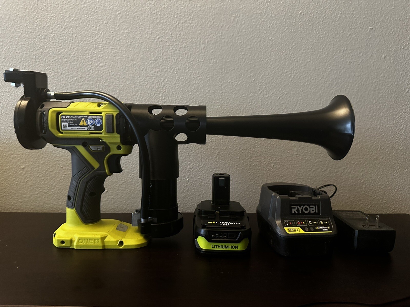 Ryobi Air Horn Gun. NEW BLACK Version! +battery + Charger!