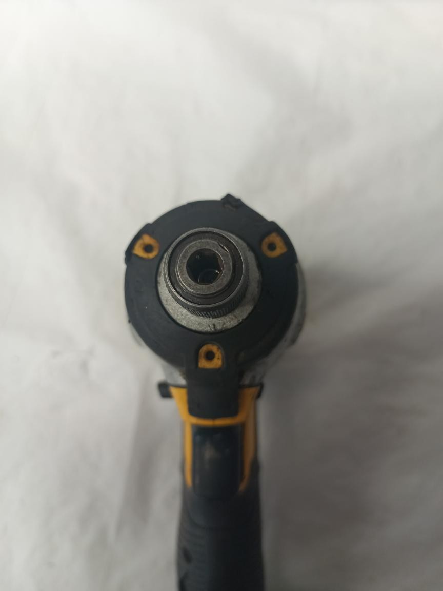 DEWALT DCF885 (BATTERY NO CHARGER) (P23012442)