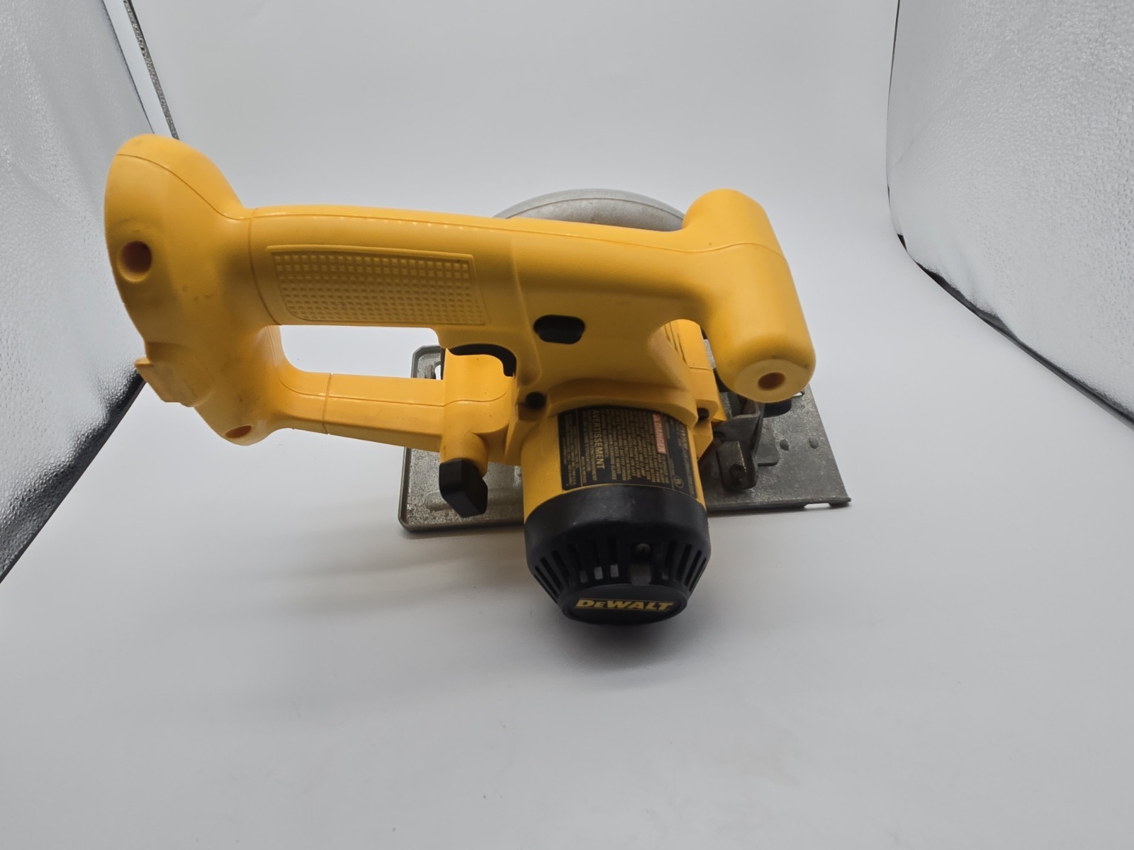 DeWalt DW936 18V Cordless Circular Trim Saw 5-3/8&Prime; w/ 18v Battery + Charger