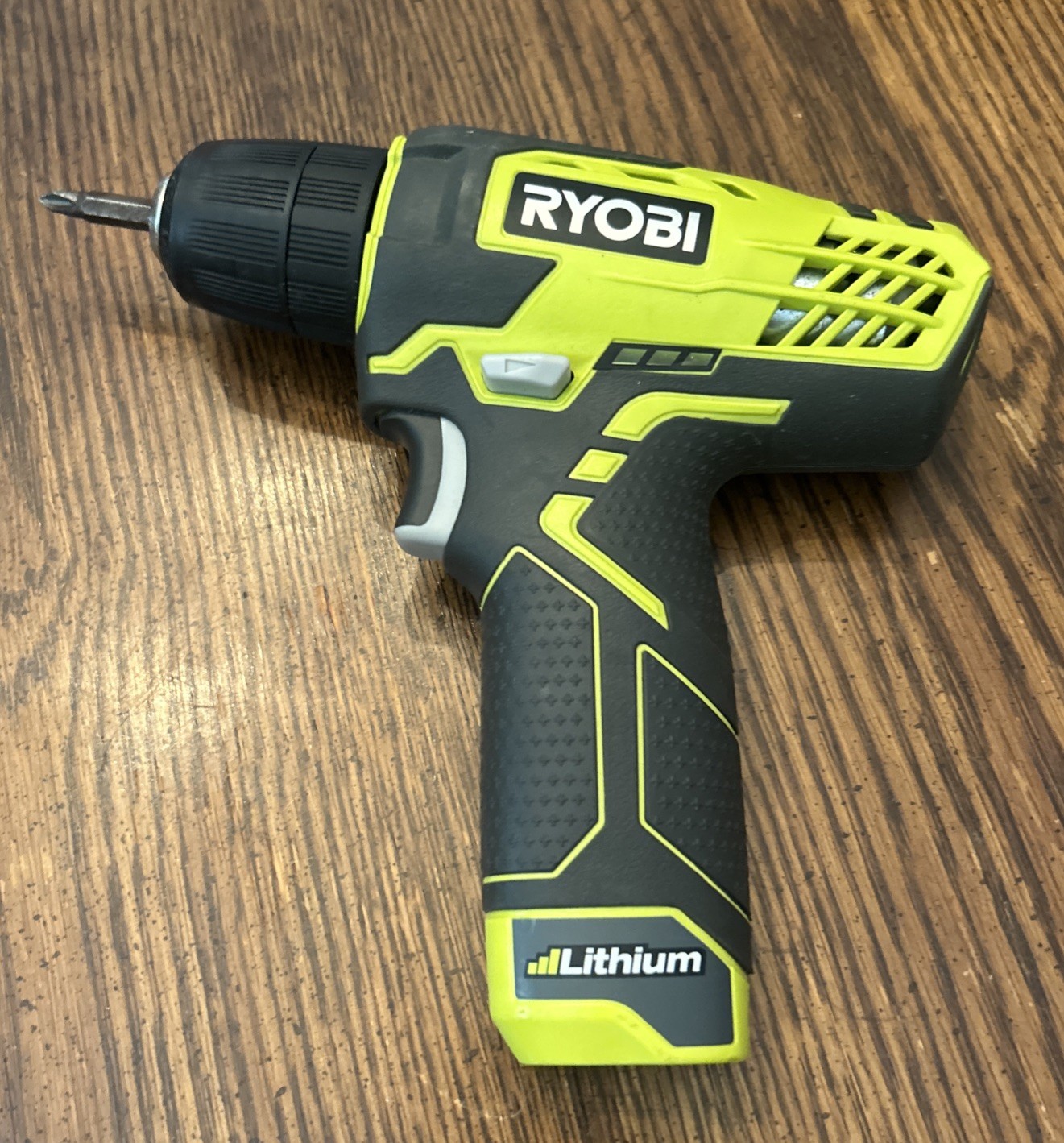 RYOBI HP108L 8V Lithium-Ion 3/8 » Cordless Compact Drill WORKS NO CHARGER READ