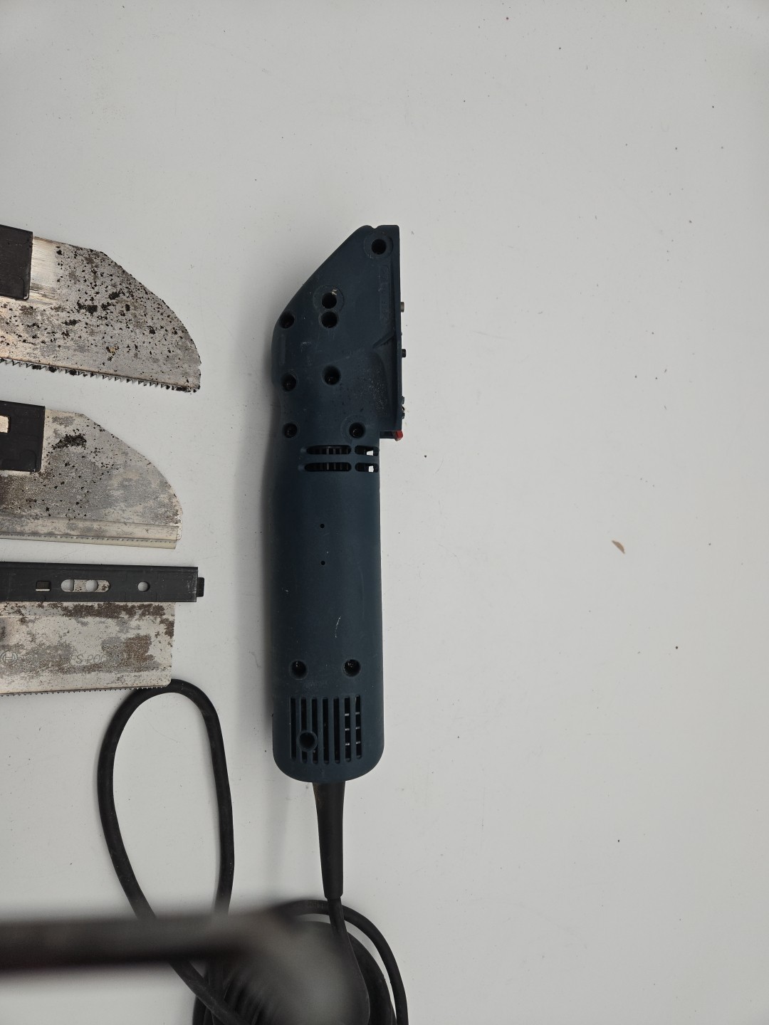Bosch 1640VS Fine Cut Variable Speed Handsaw,Flush-Cut Saw – Corded W/ Extras