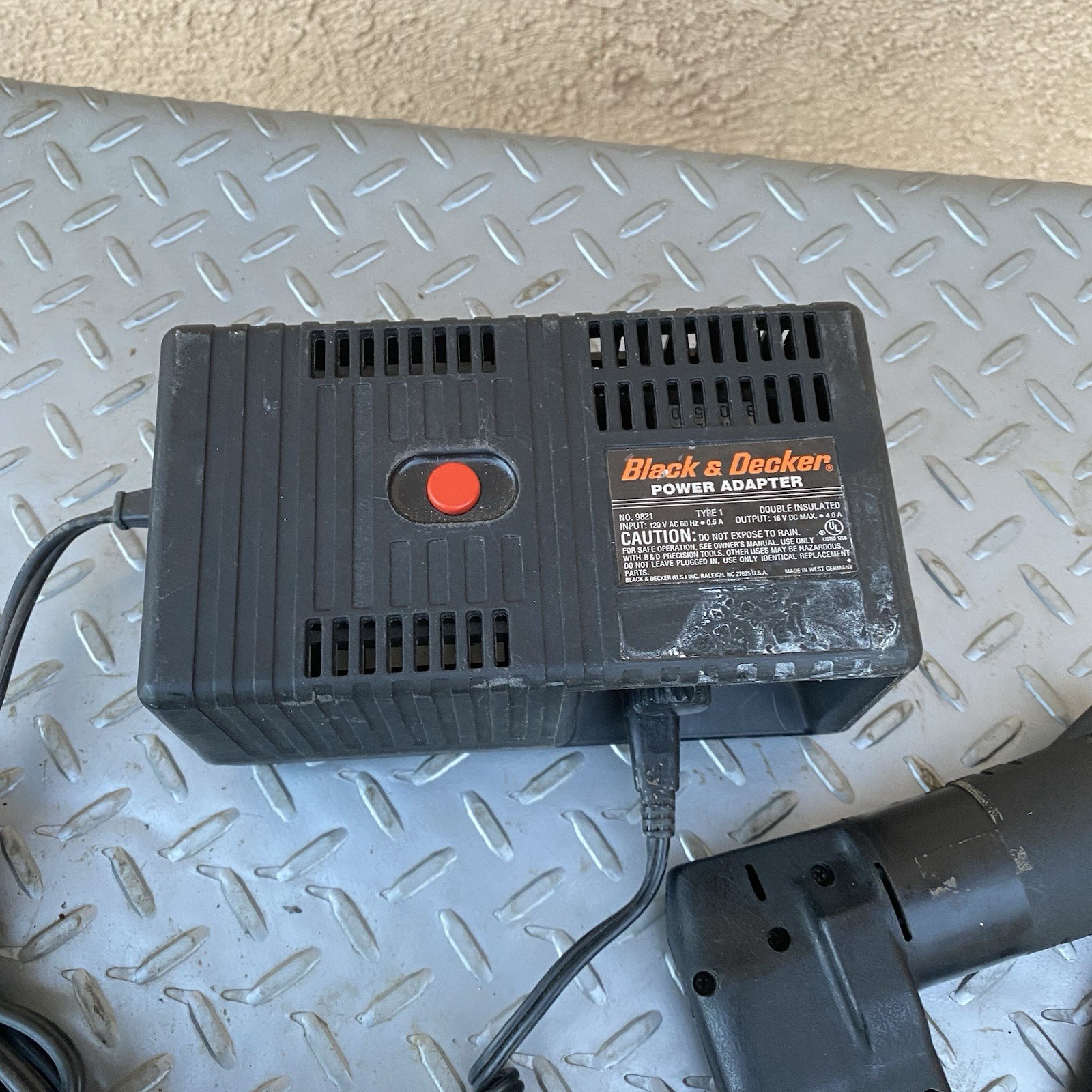 VINTAGE RARE BLACK & DECKER VARIABLE SPEED MINI JIG SAW WITH 9821 POWER ADAPTER