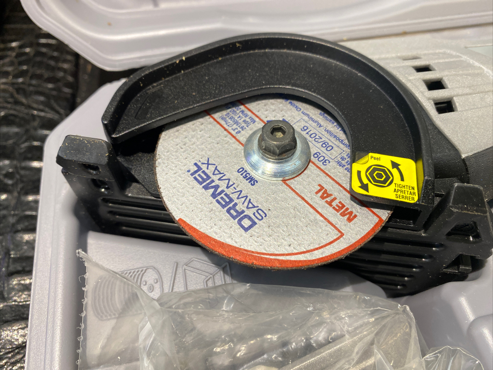 Dremel Saw-Max 20 Versatile Cutting Tool w/ Cutting Blade 110V