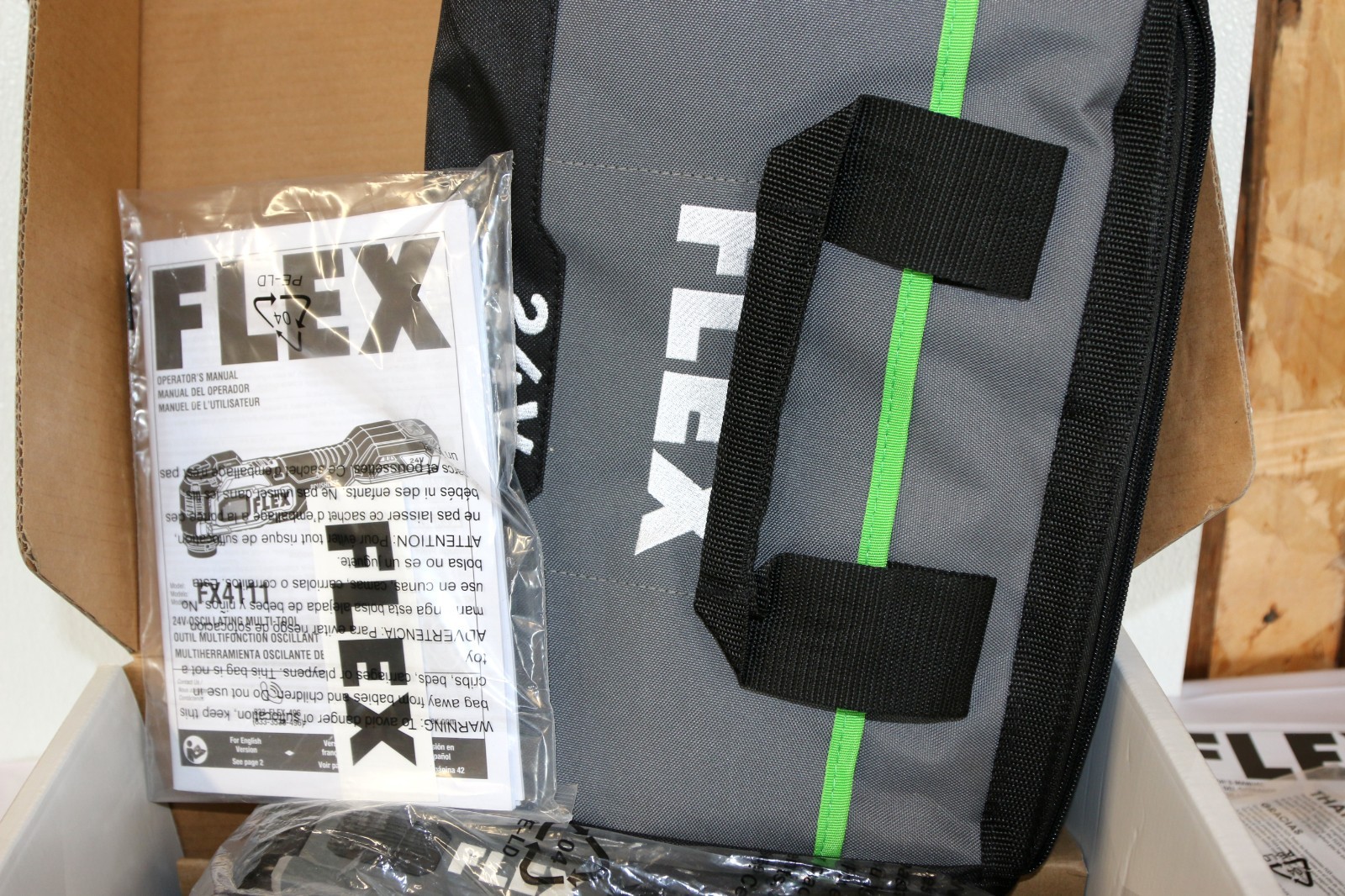 FLEX 24V OSCILLATING MULTI-TOOL KIT FX4111-1A WITH 1 BATTERY, CHARGER & CASE