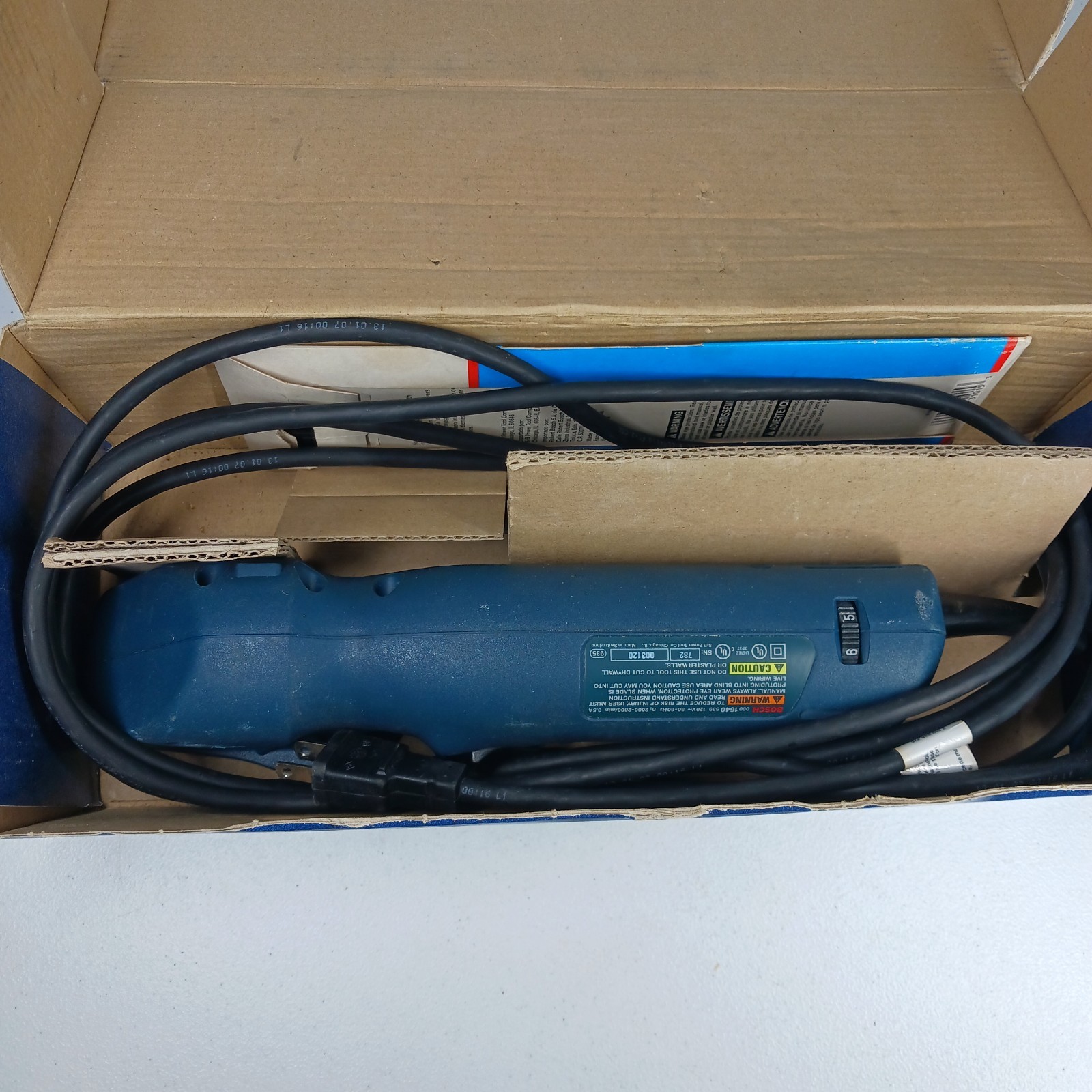 BOSCH 1640VS FINE CUT RECIPROCATING FLUSH CUT SAW w/ 4 Blades Box & Instructions