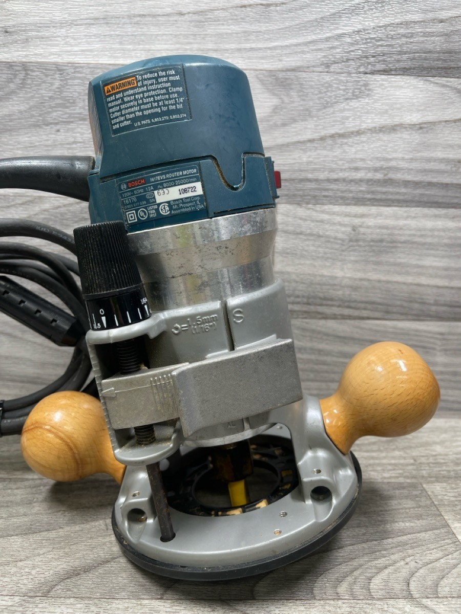 Bosch 1617EVSPK Plunge and Fixed Base Router Combo Kit (A1D033000)