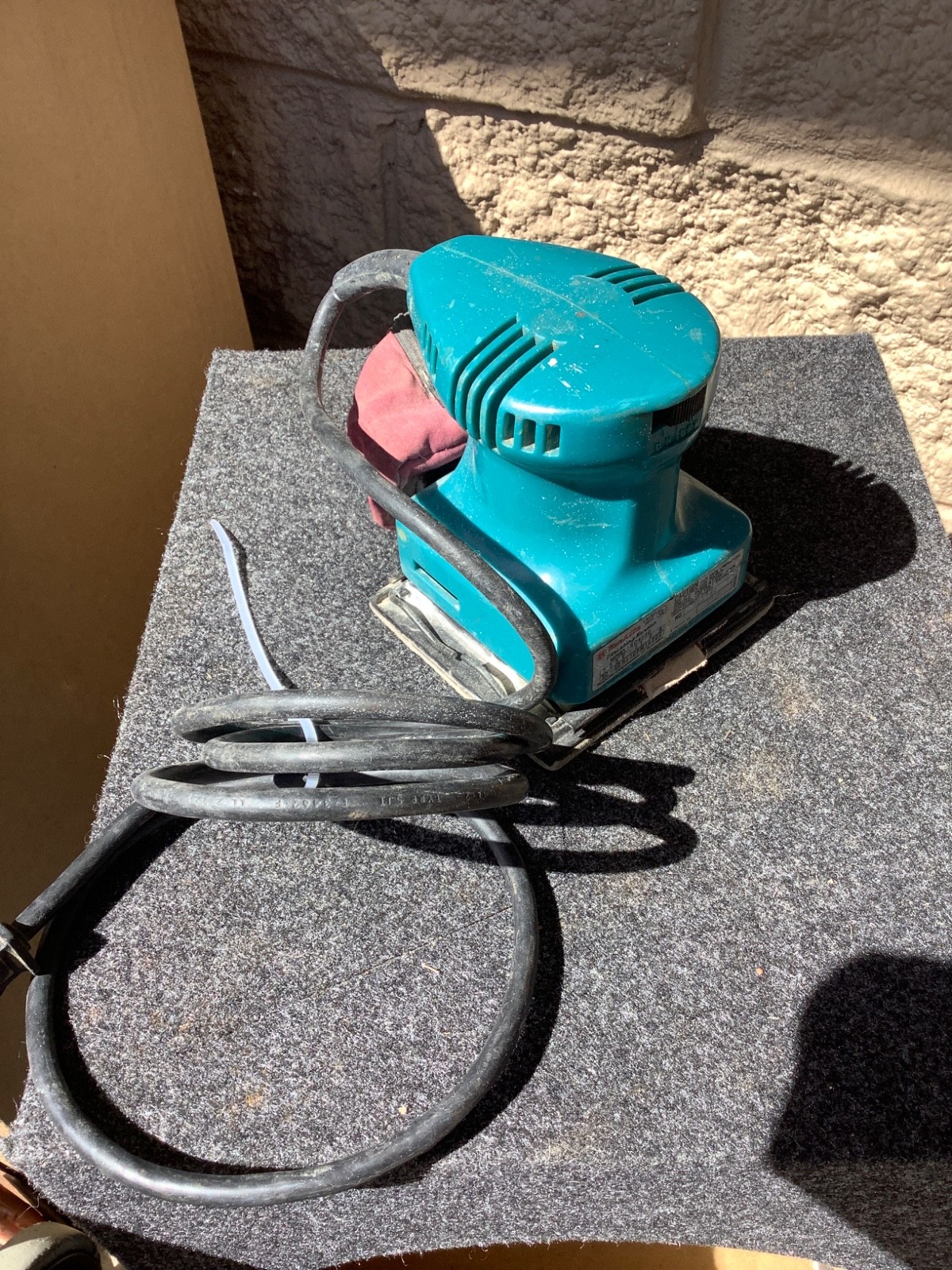 PALM FINISHING SANDER, MODEL: B04550, OPM 14000-115 V- 1.6A, MAKITA