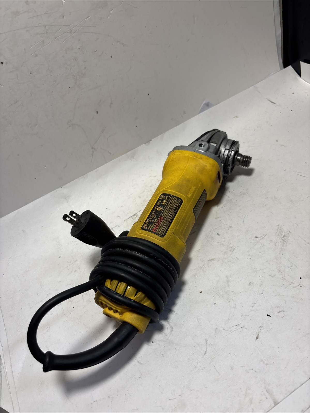 DEWALT DWE4011 120v Angle Grinder NOT WORKING