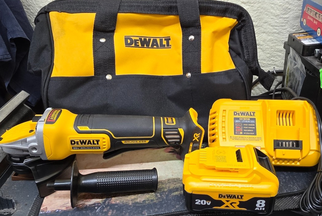 DeWALT DCG415W1 20V MAX XR 4-1/2 – 5&Prime; Angle Grinder Kit (Battery + Charger)